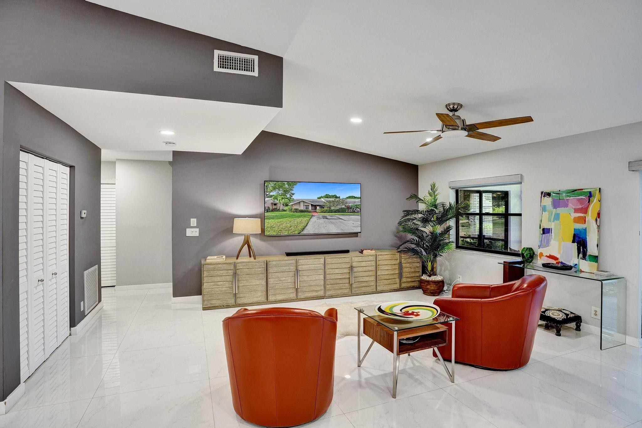 10976 Lake Front Pl
