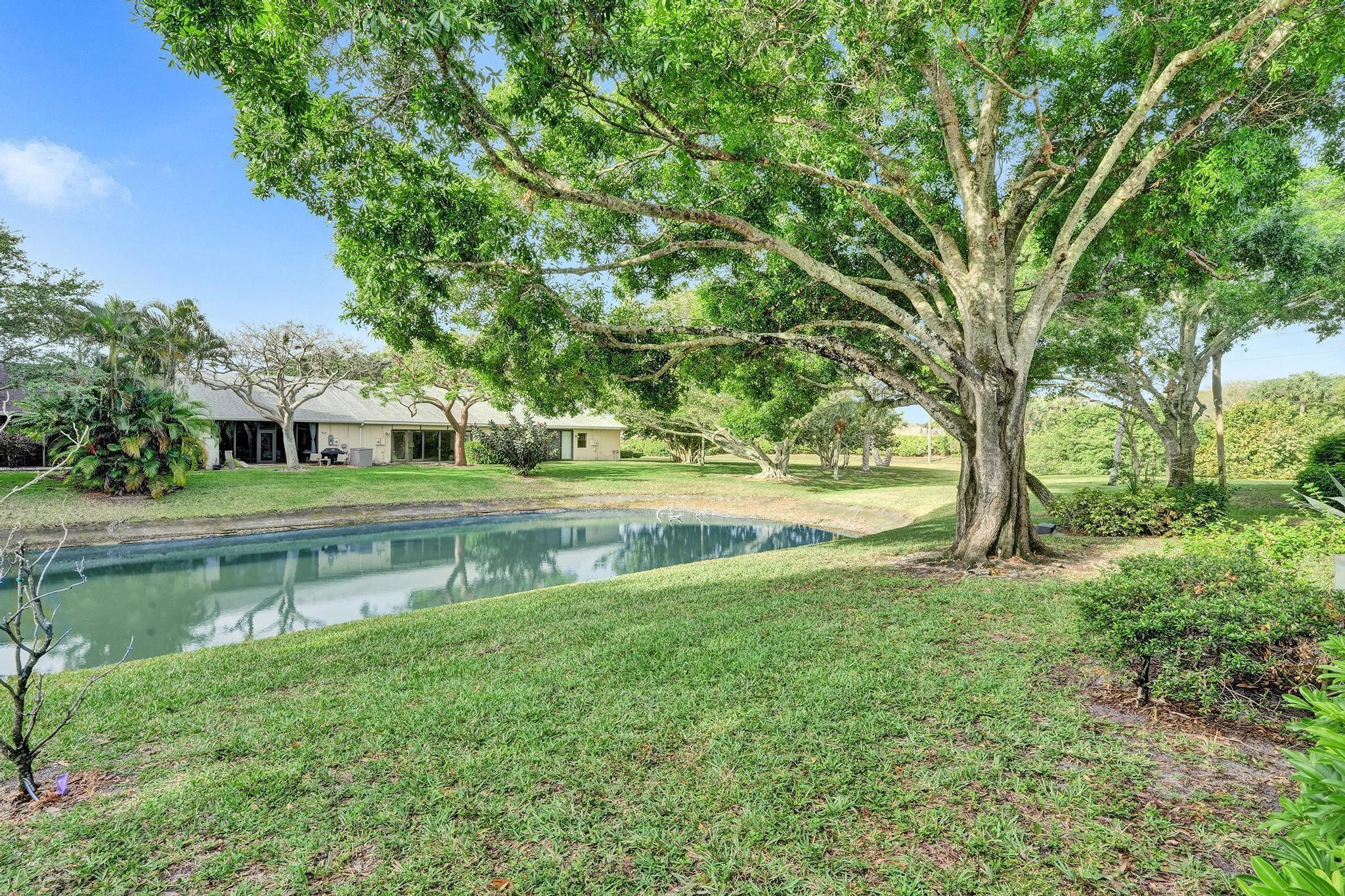 10976 Lake Front Pl