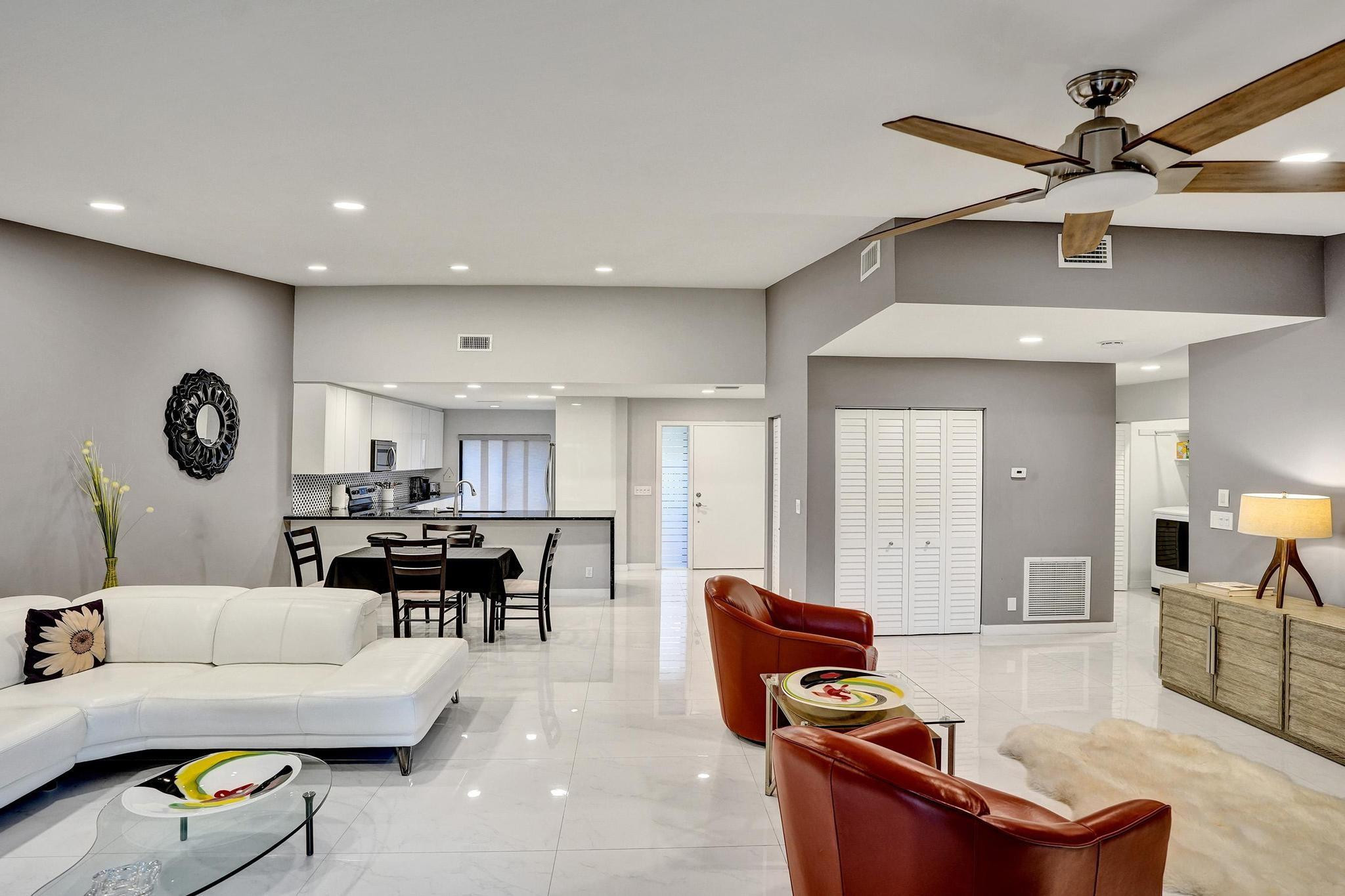 10976 Lake Front Pl