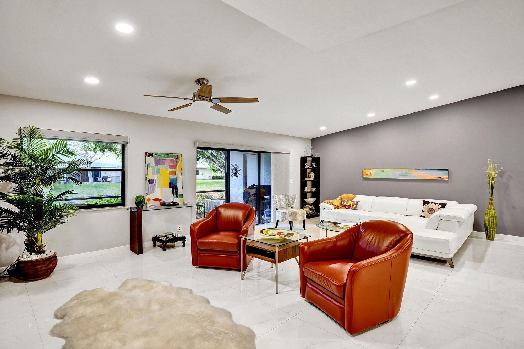 10976 Lake Front Pl