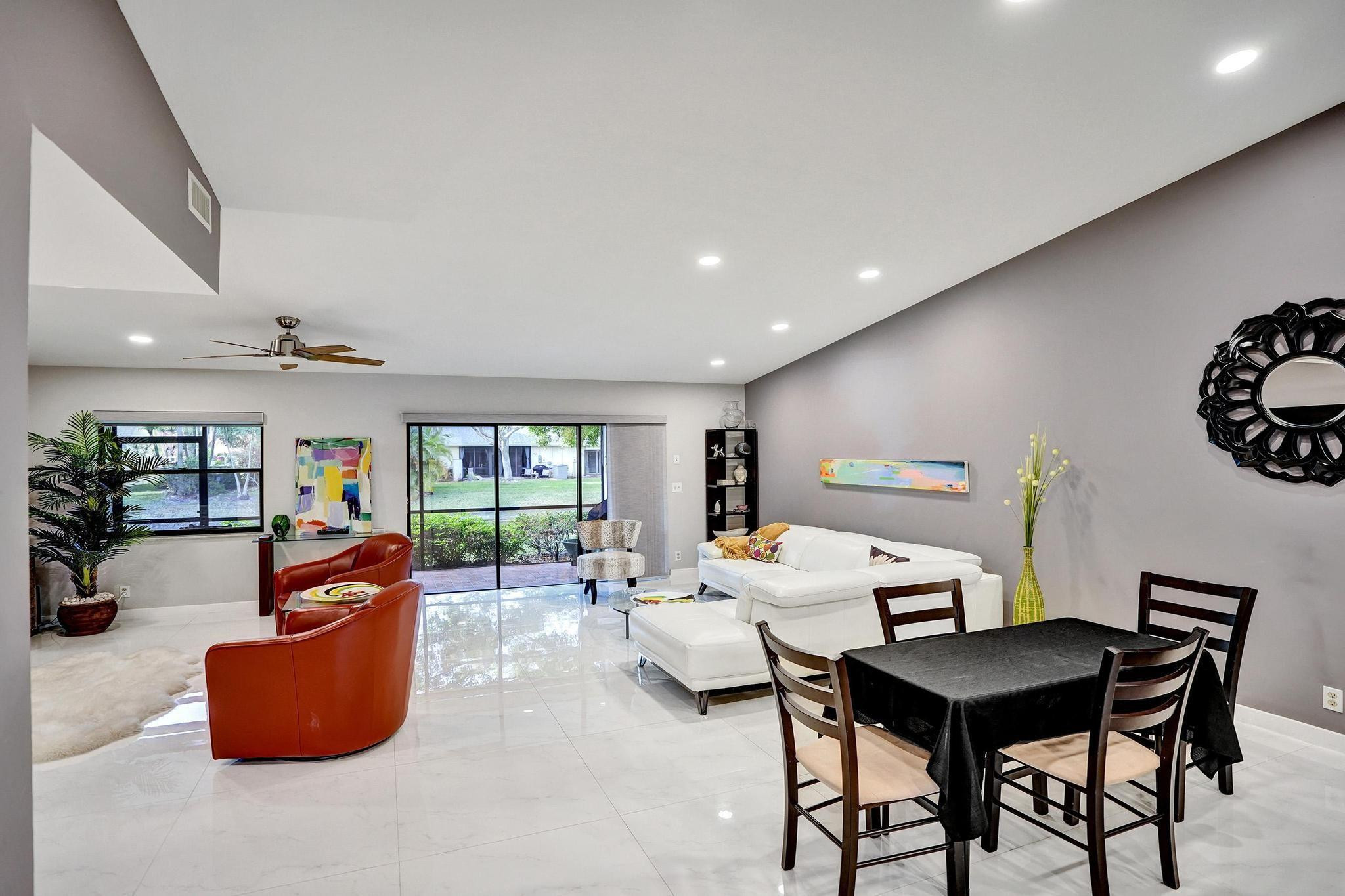 10976 Lake Front Pl