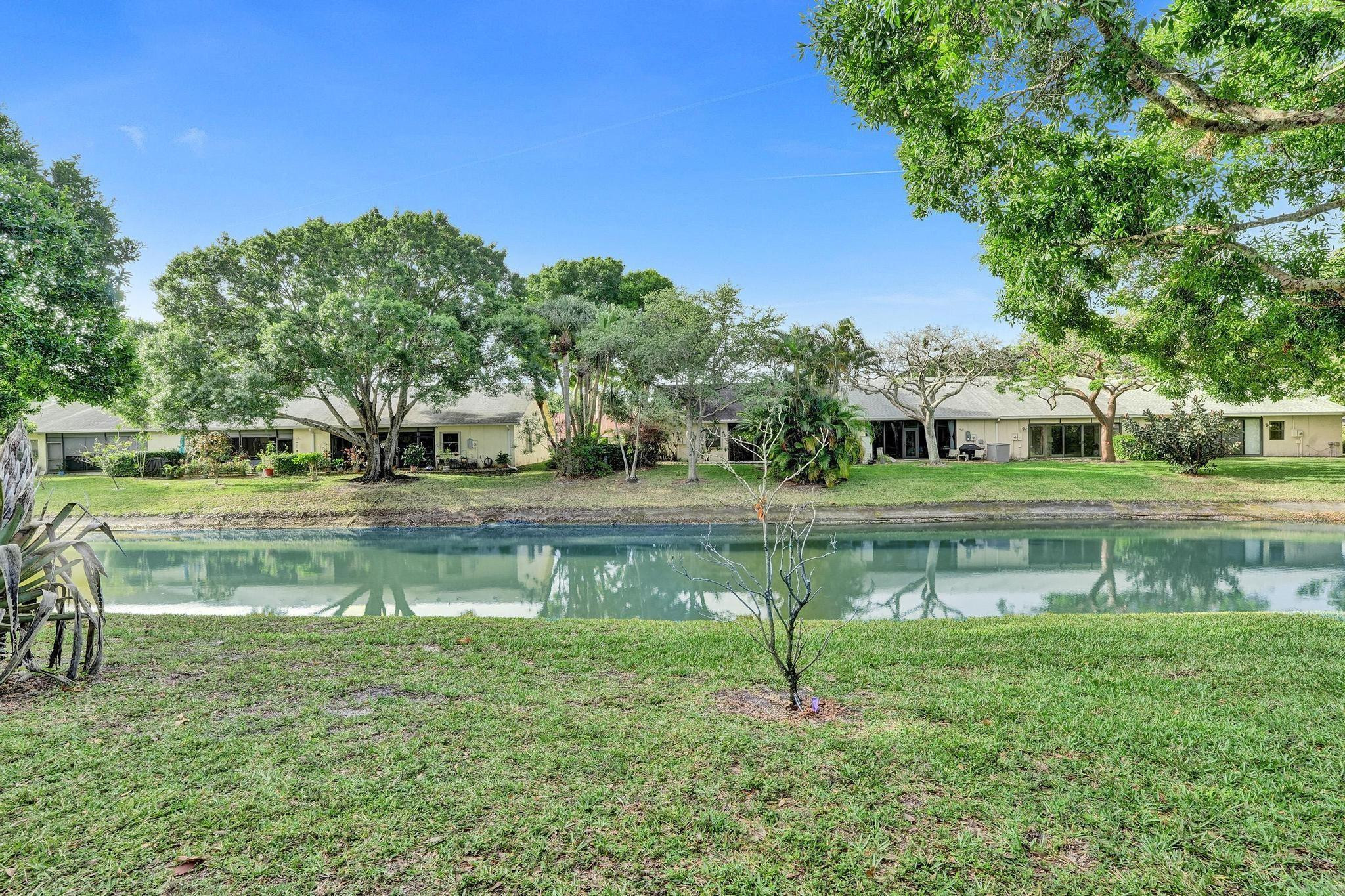 10976 Lake Front Pl