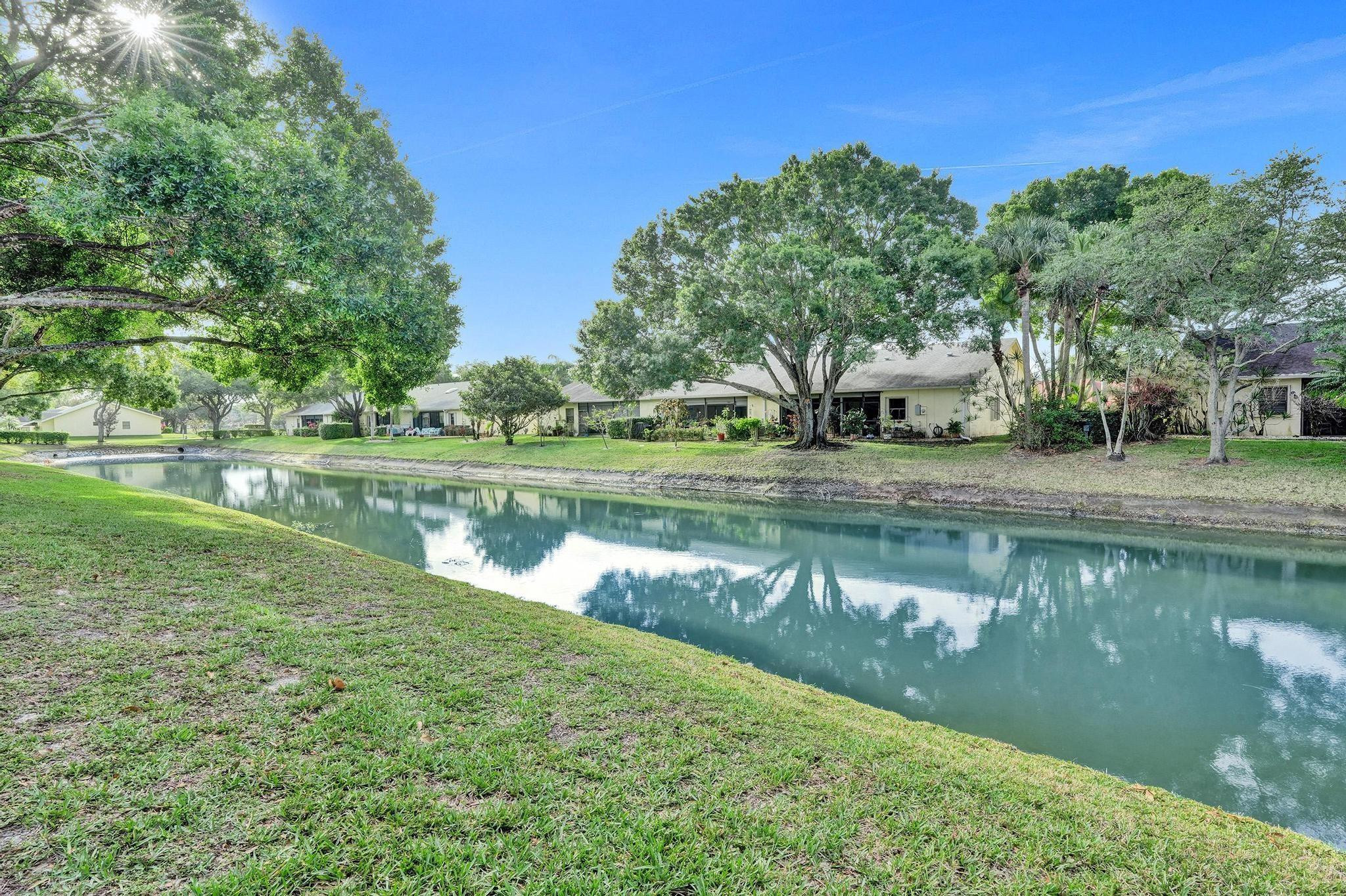 10976 Lake Front Pl