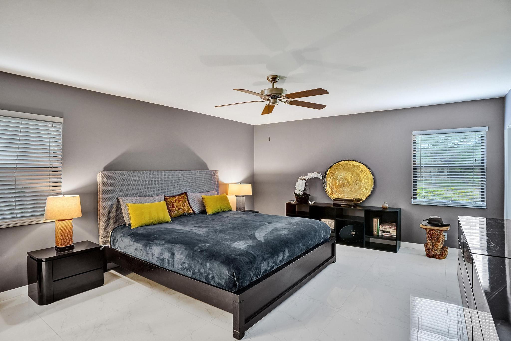 10976 Lake Front Pl