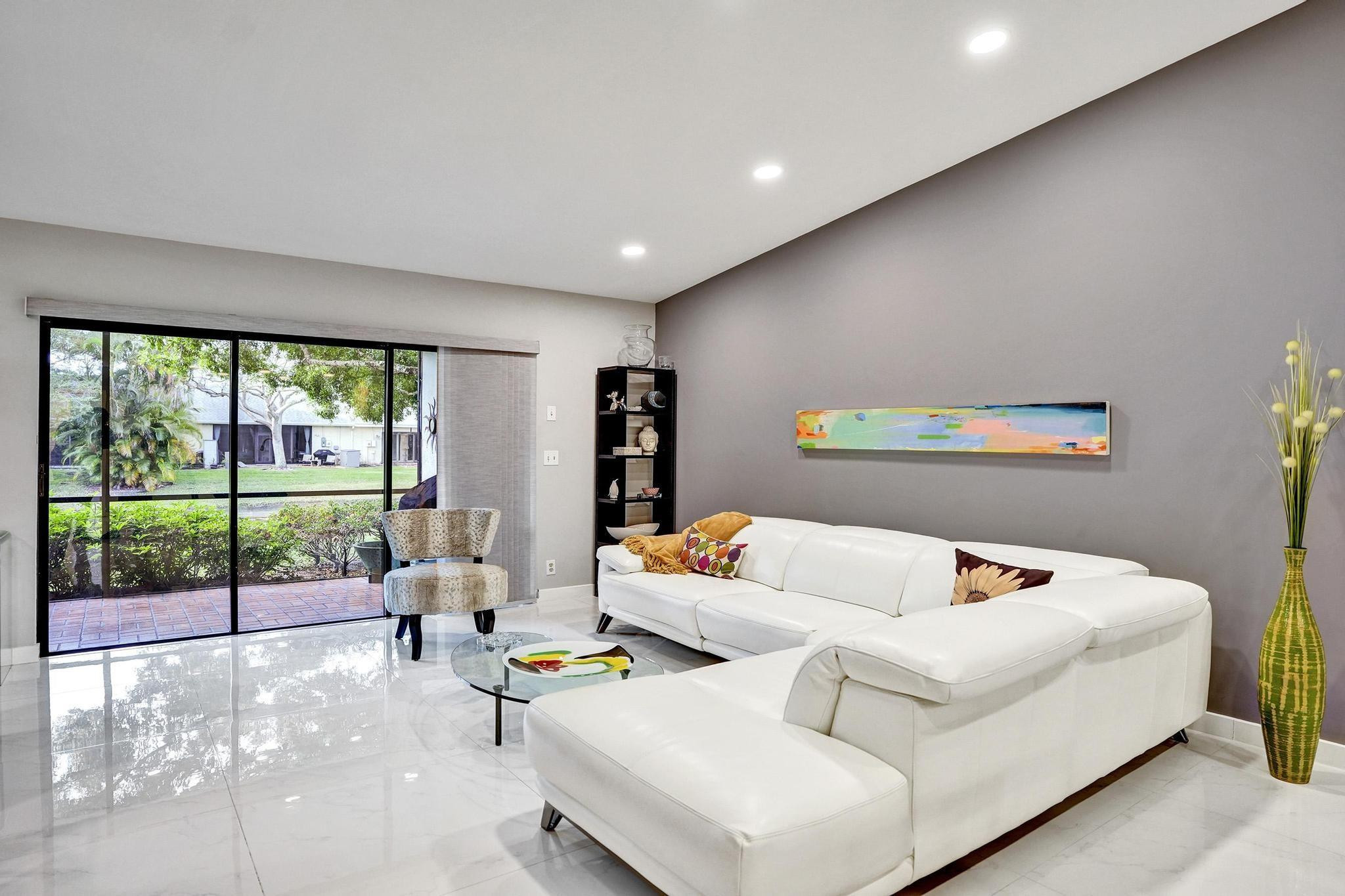 10976 Lake Front Pl