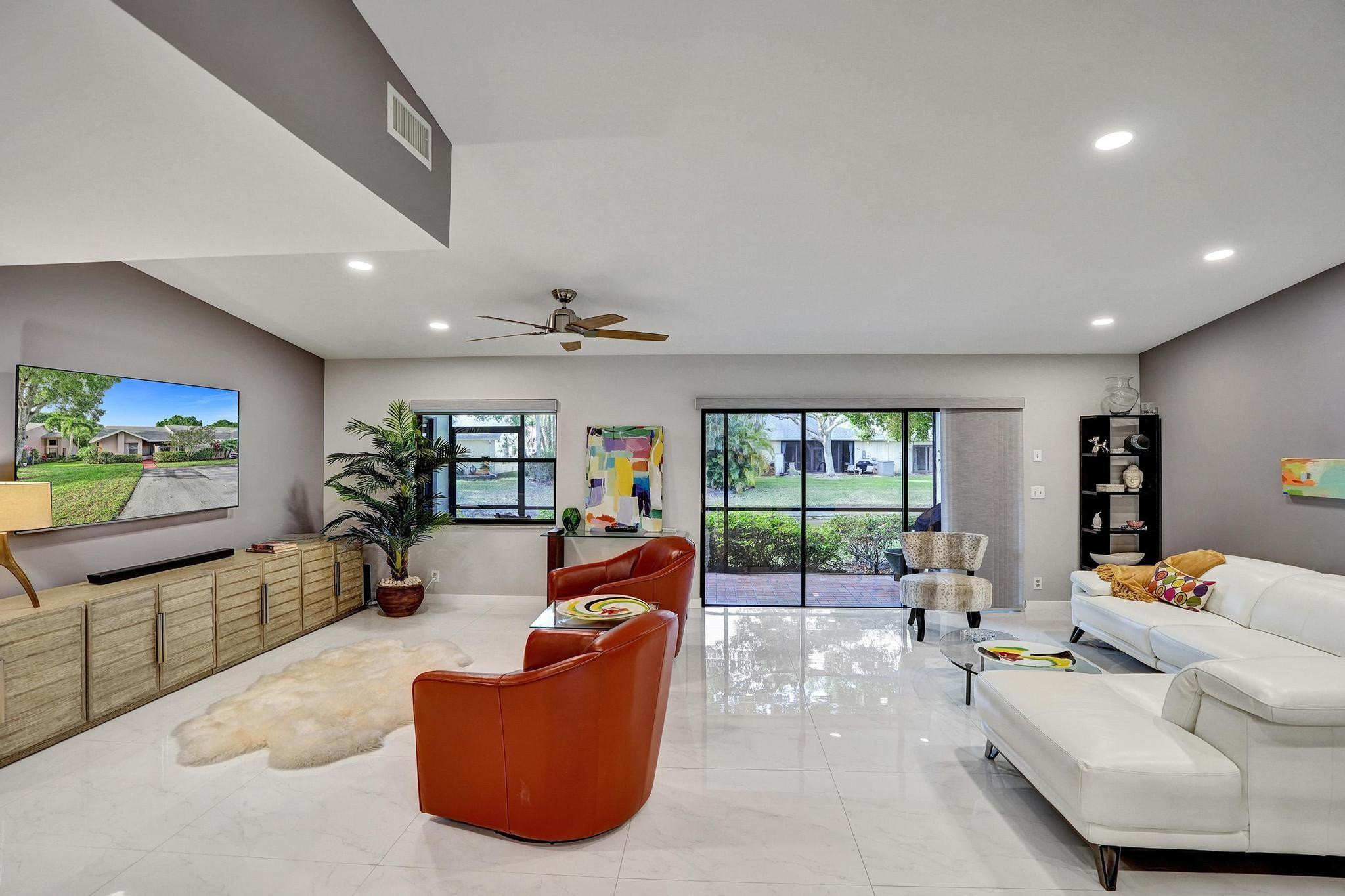 10976 Lake Front Pl