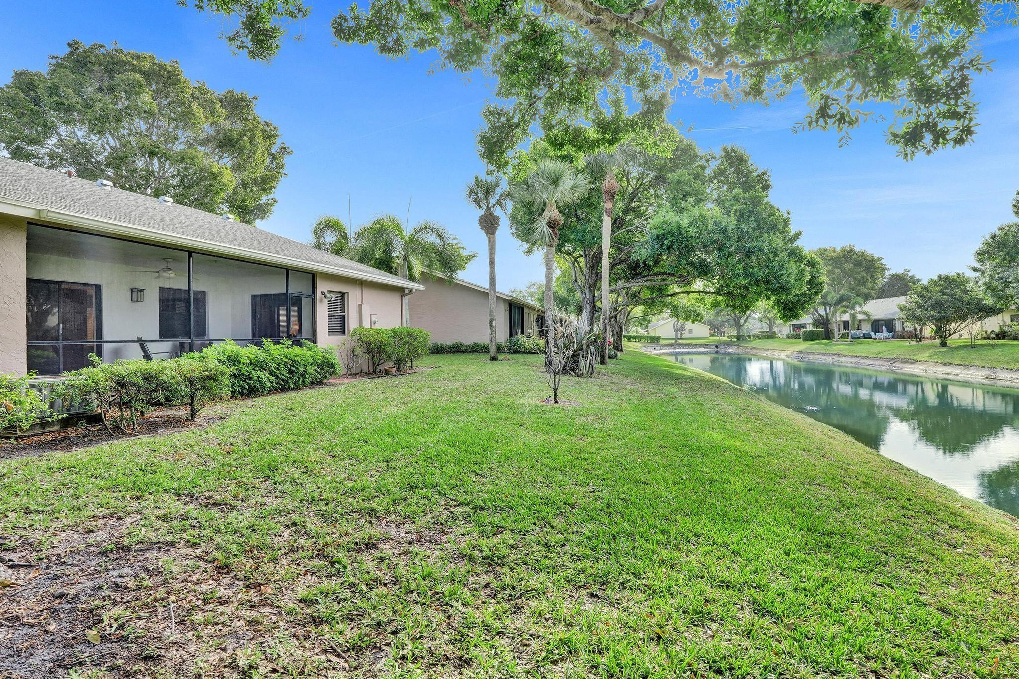 10976 Lake Front Pl