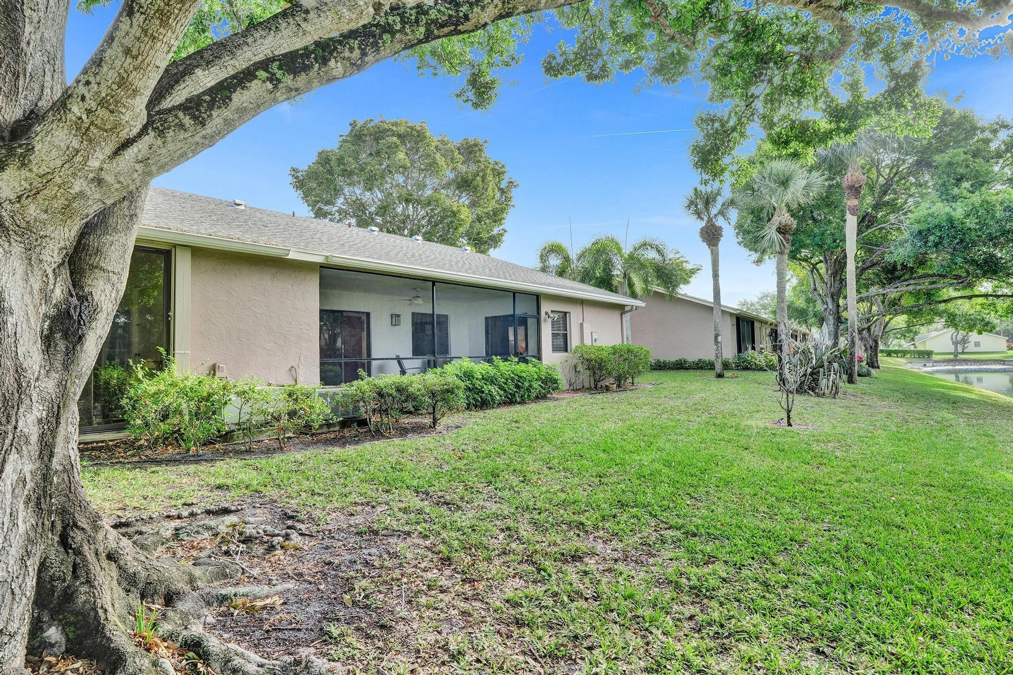 10976 Lake Front Pl