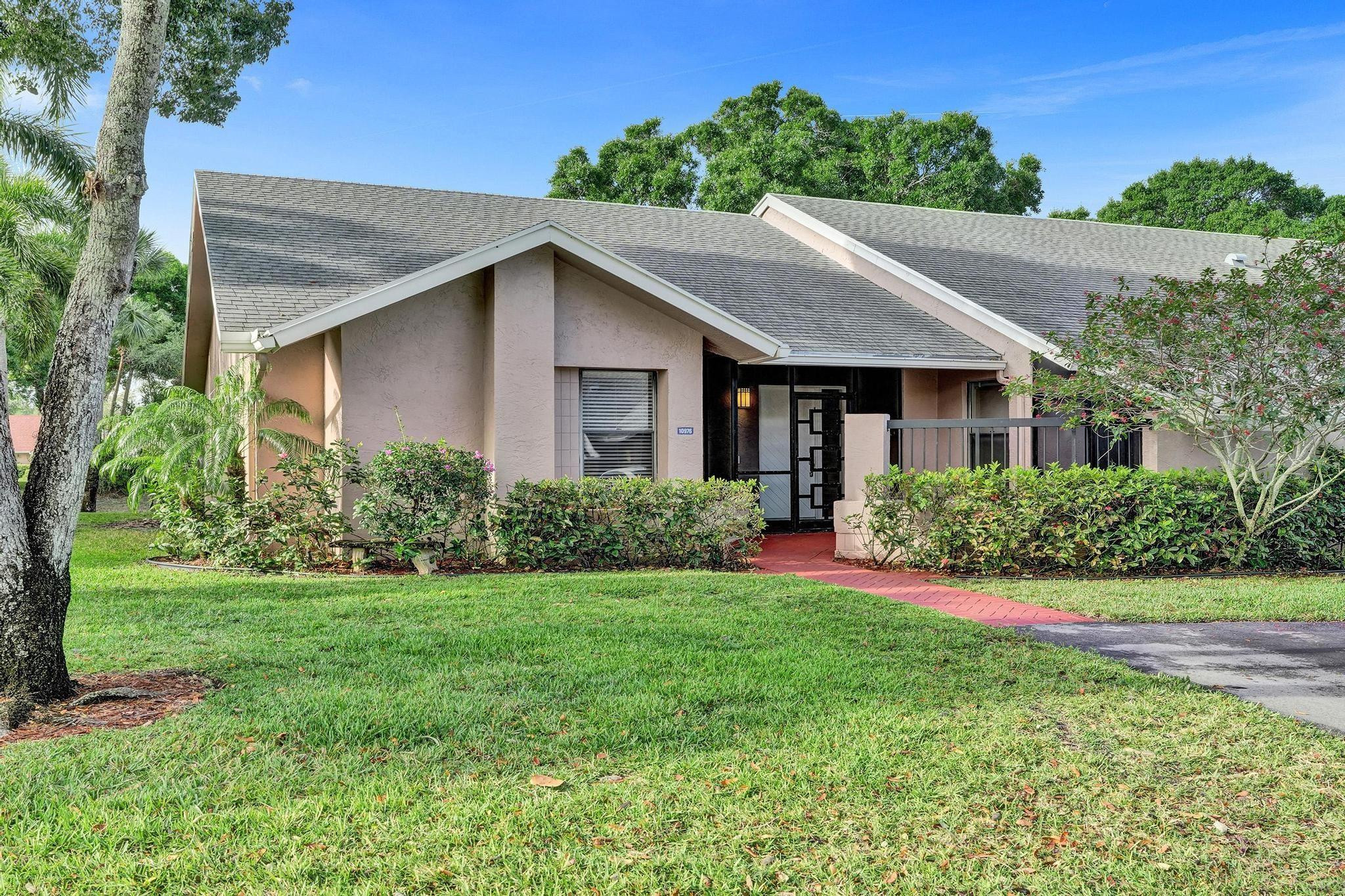 10976 Lake Front Pl