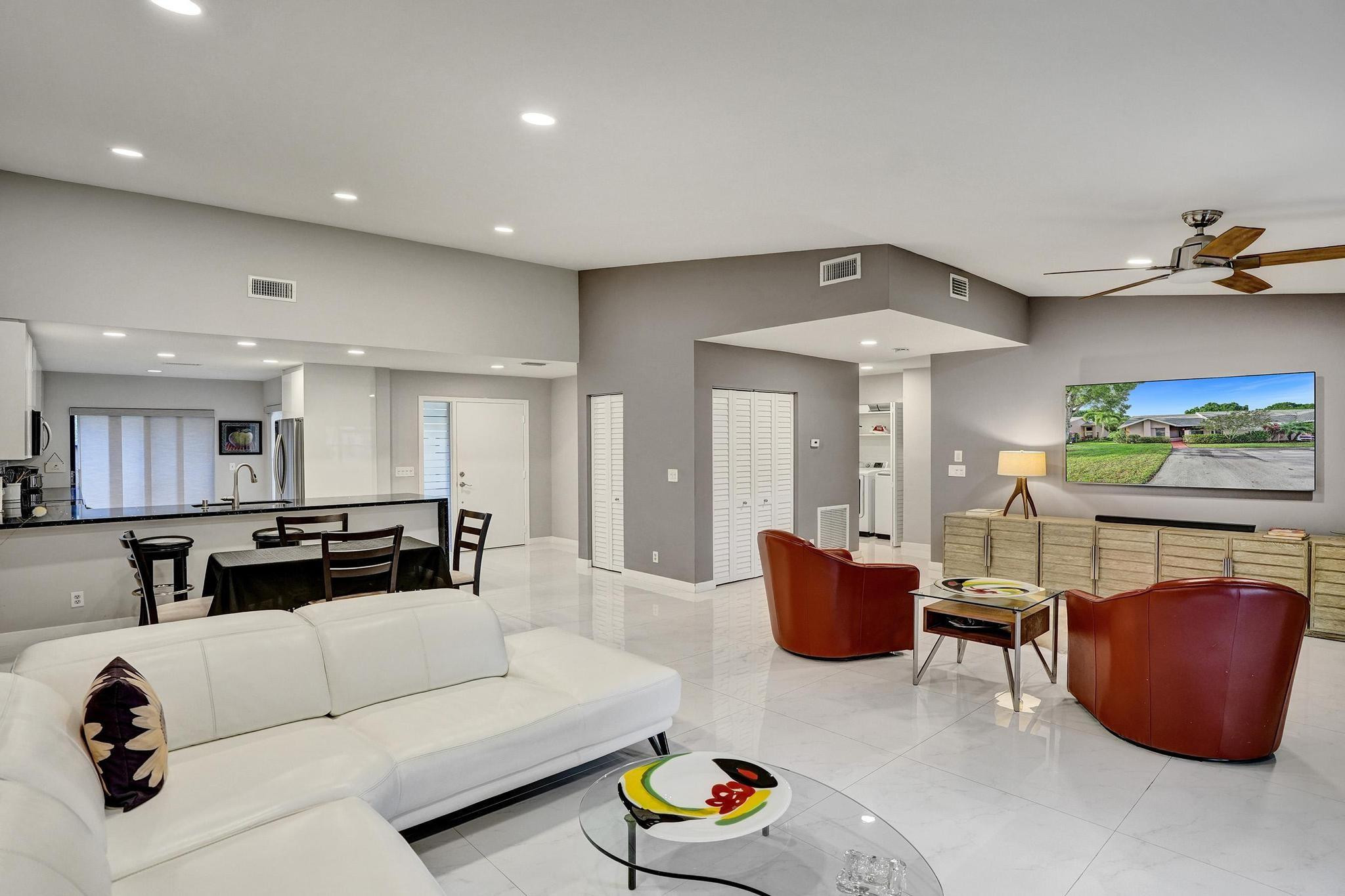 10976 Lake Front Pl