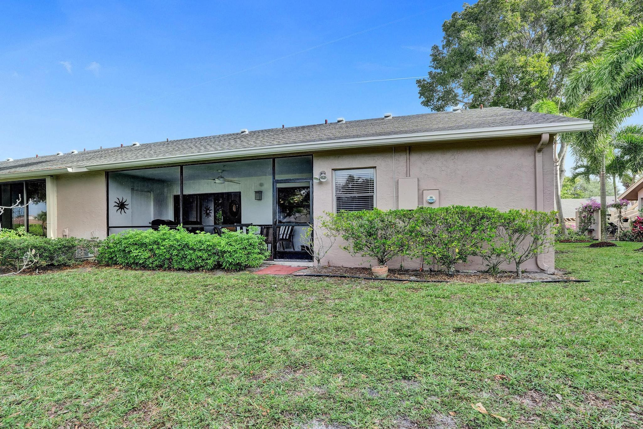 10976 Lake Front Pl