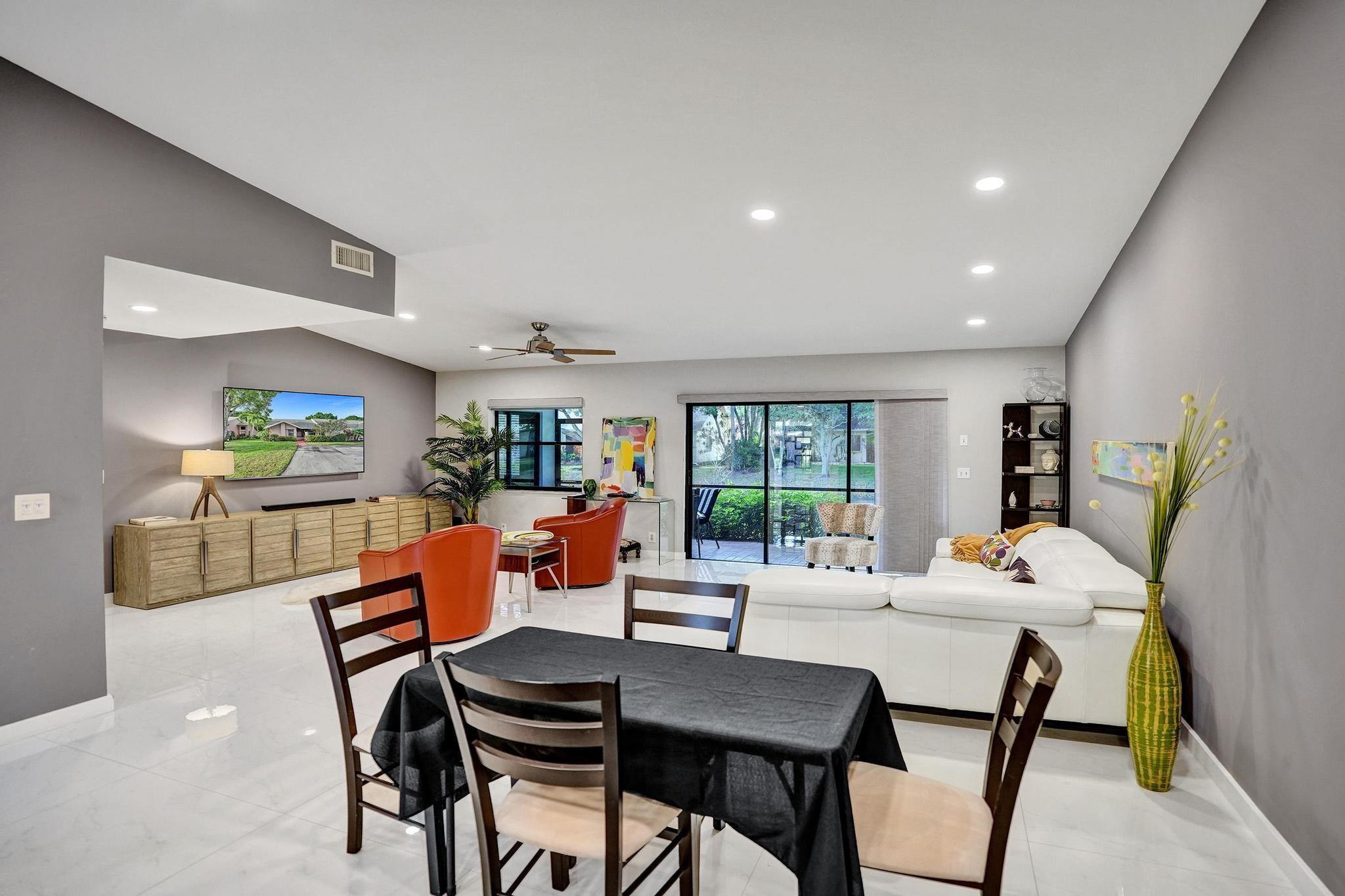 10976 Lake Front Pl