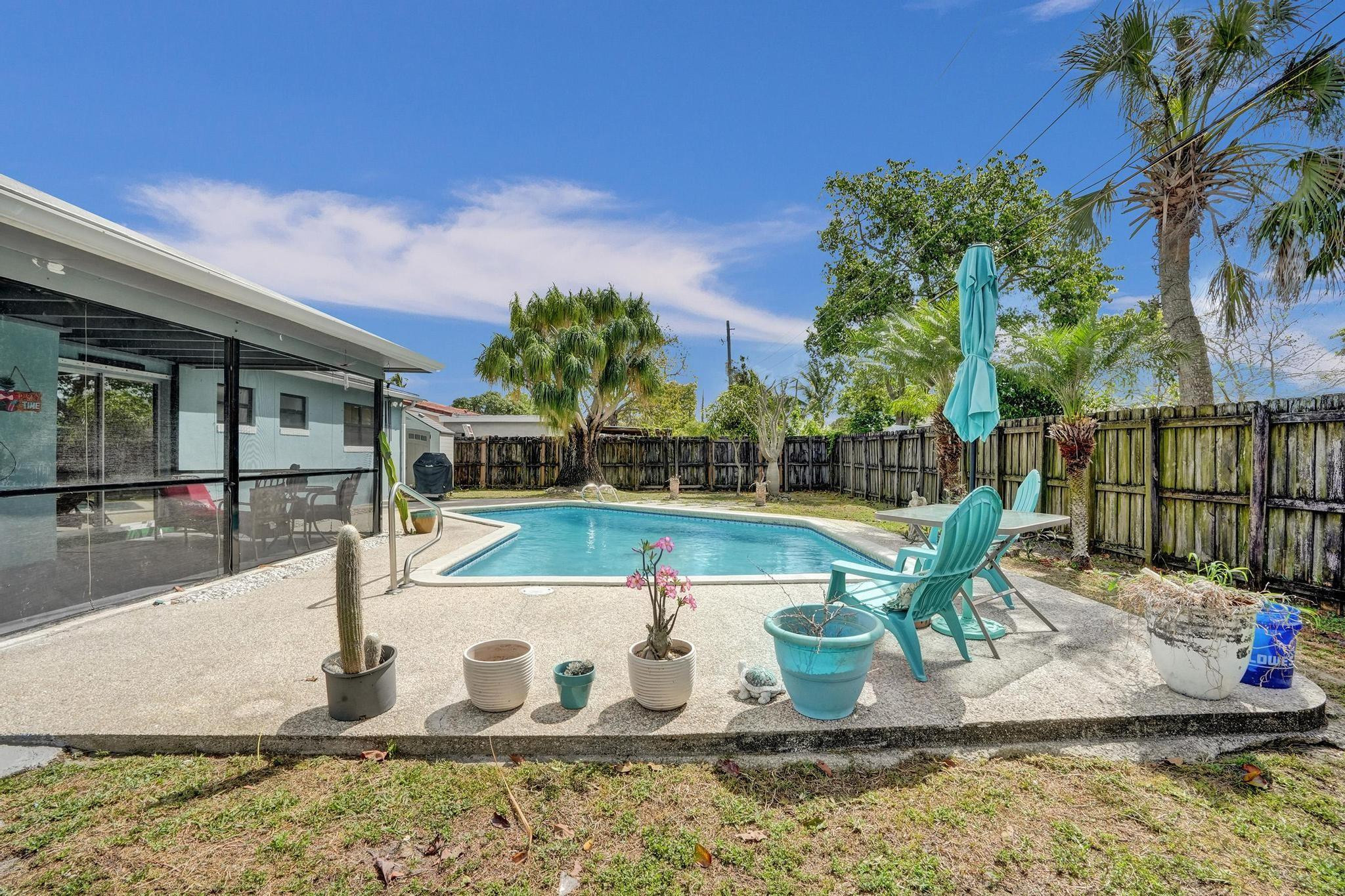 6342 NW 20th St