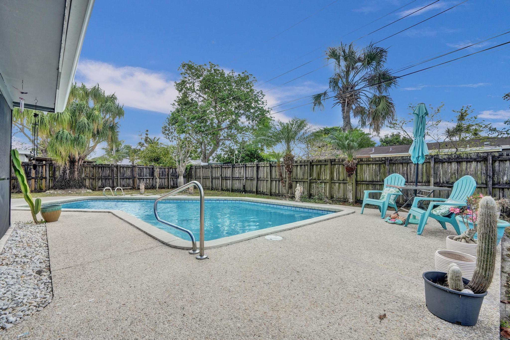 6342 NW 20th St