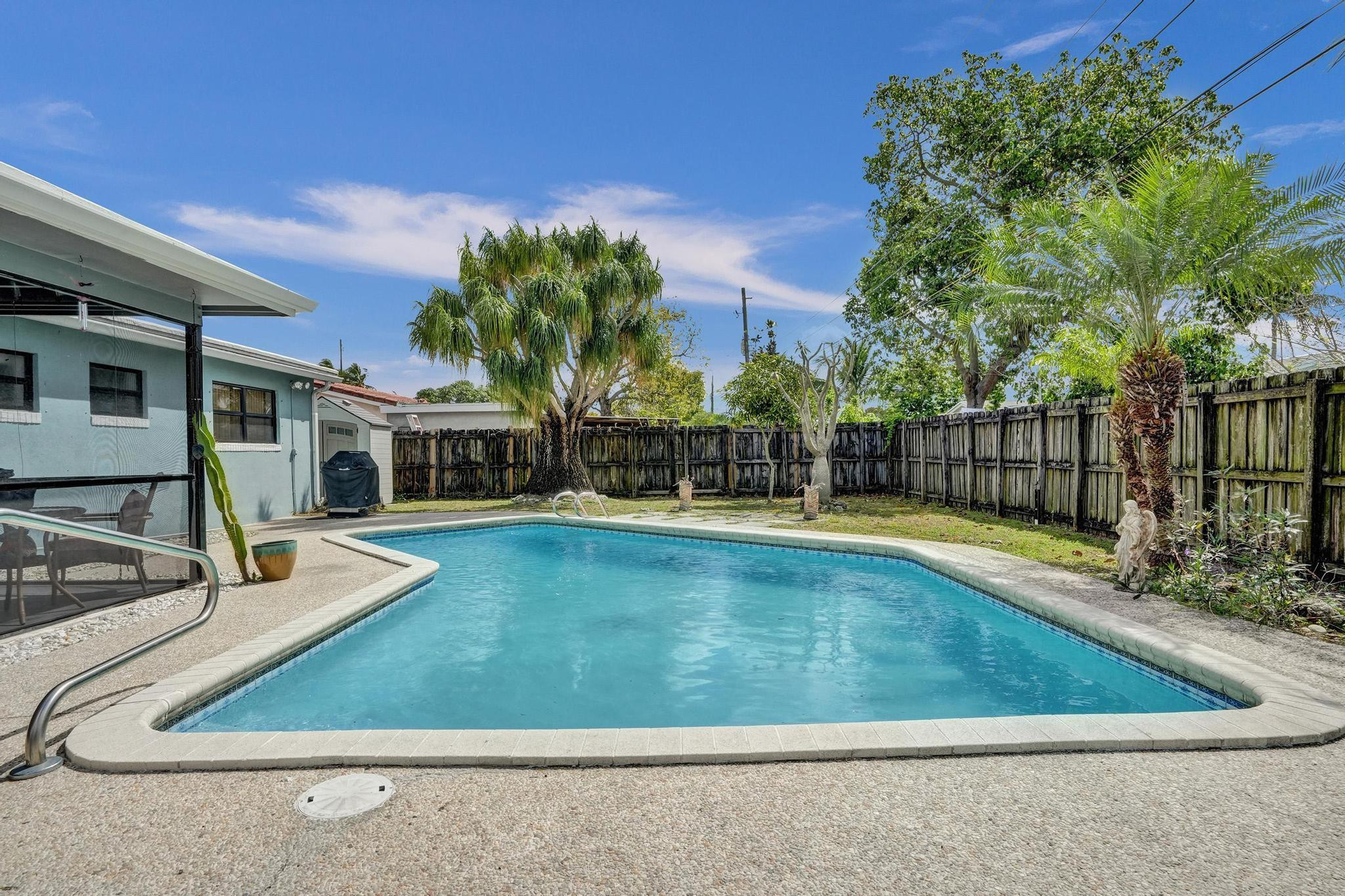 6342 NW 20th St