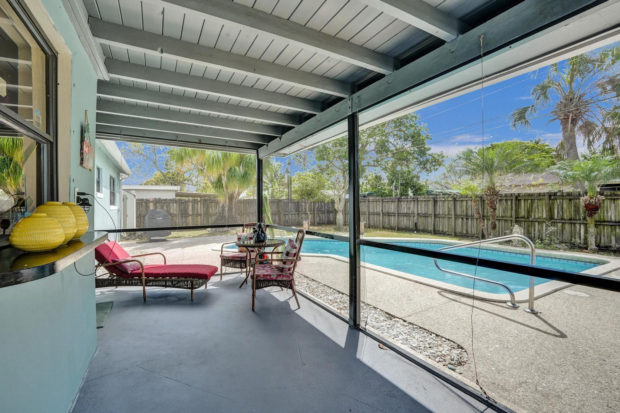 6342 NW 20th St