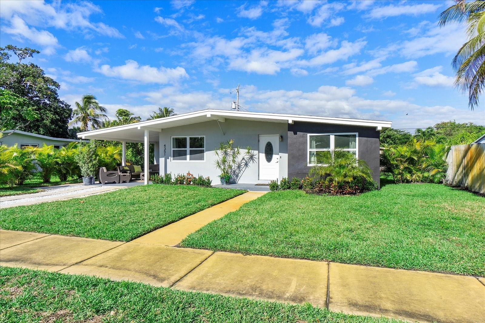 4351 NE 15th Ter