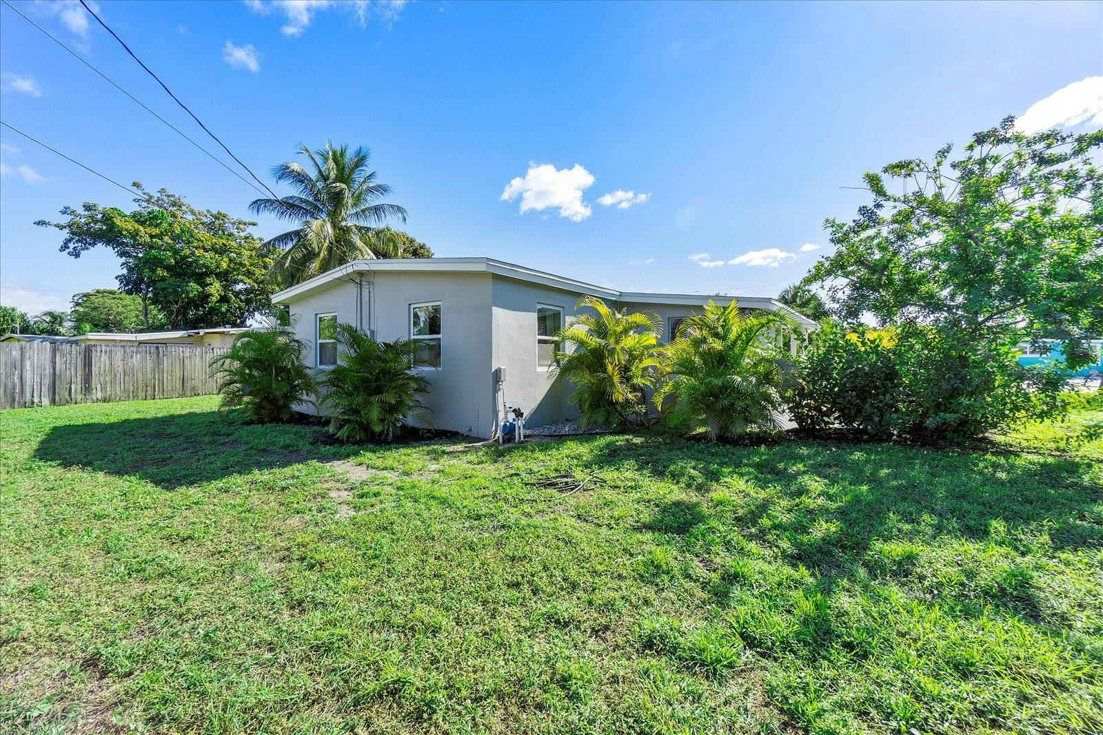 4351 NE 15th Ter