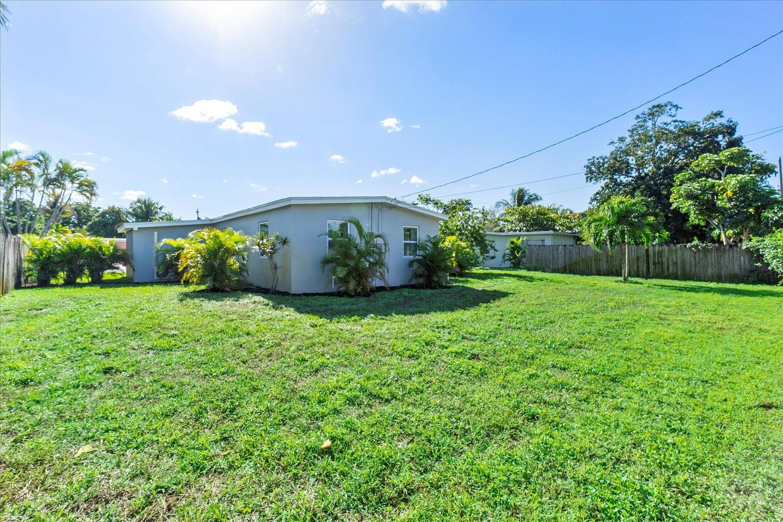 4351 NE 15th Ter