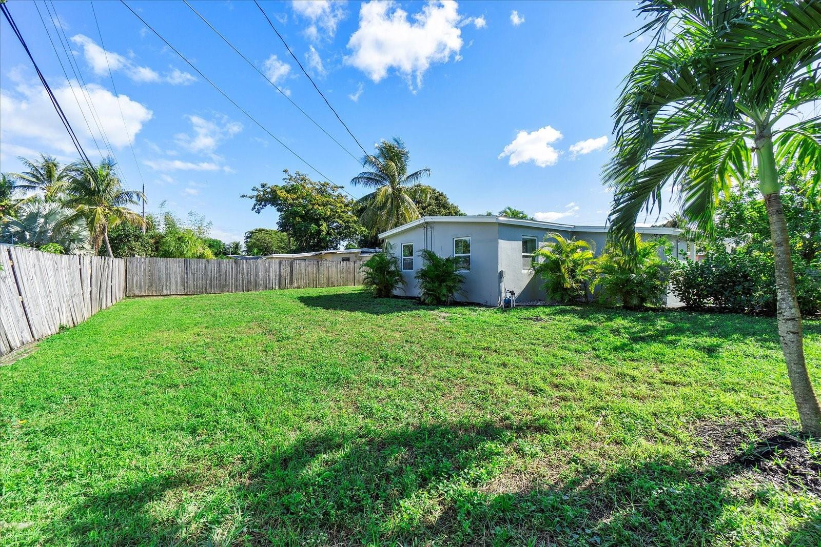 4351 NE 15th Ter