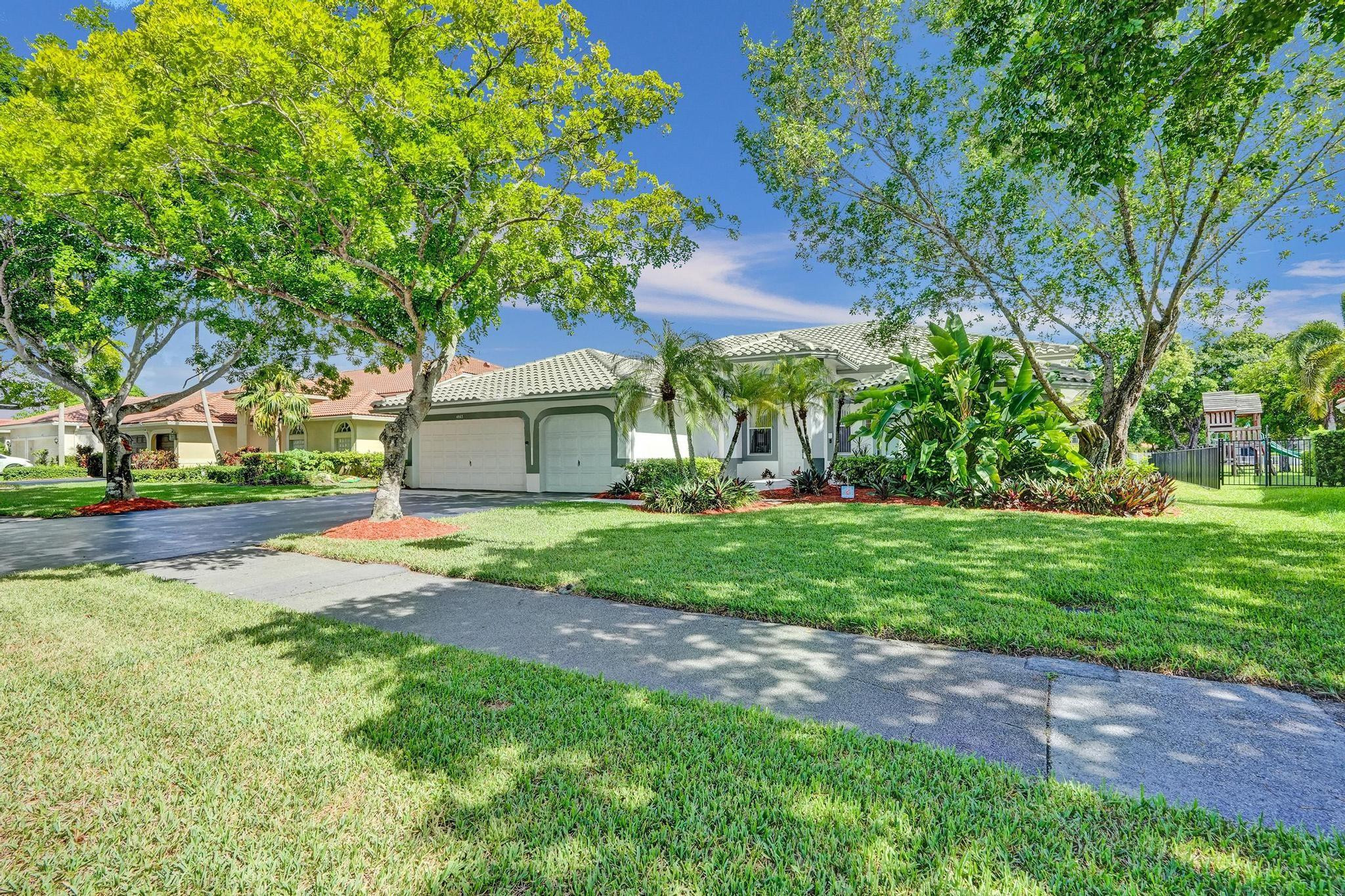 4863 Kensington Cir