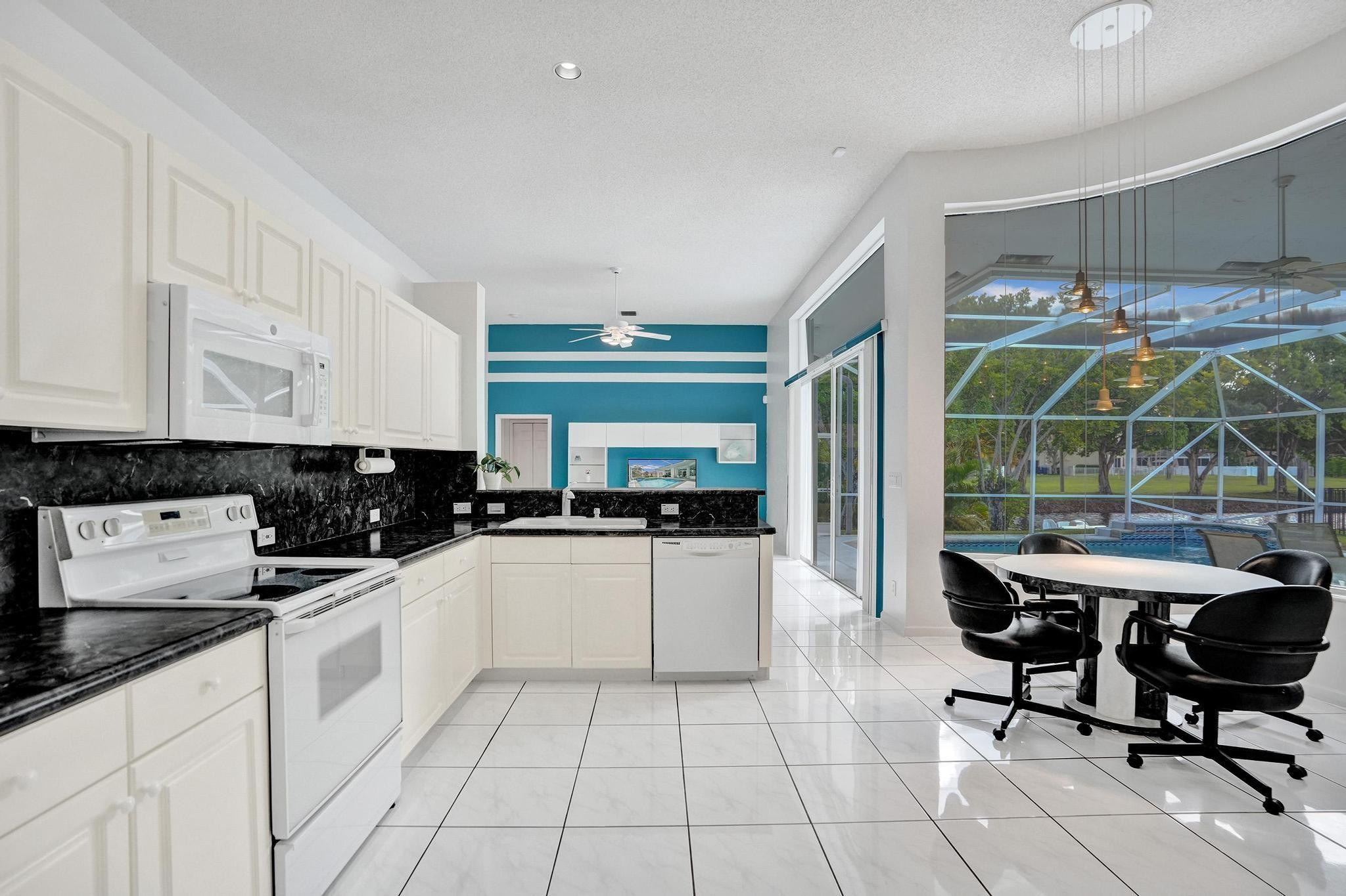 4863 Kensington Cir