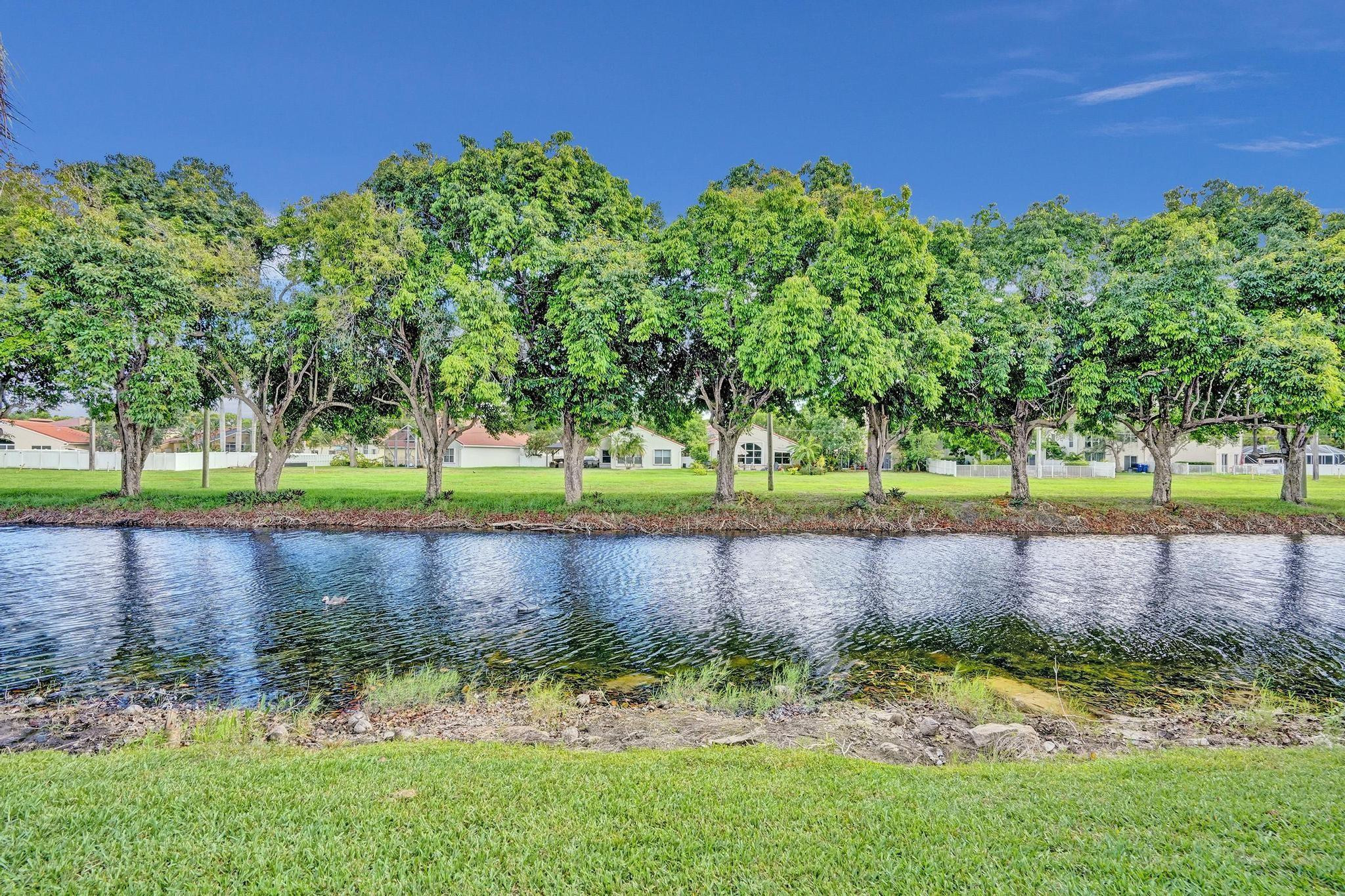 4863 Kensington Cir
