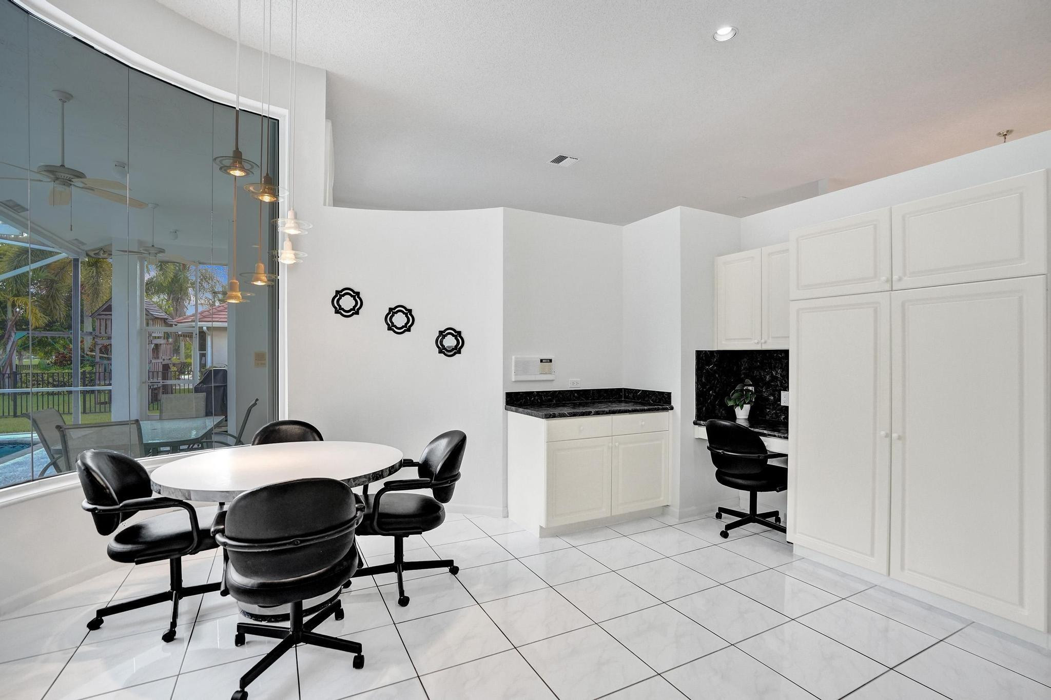 4863 Kensington Cir