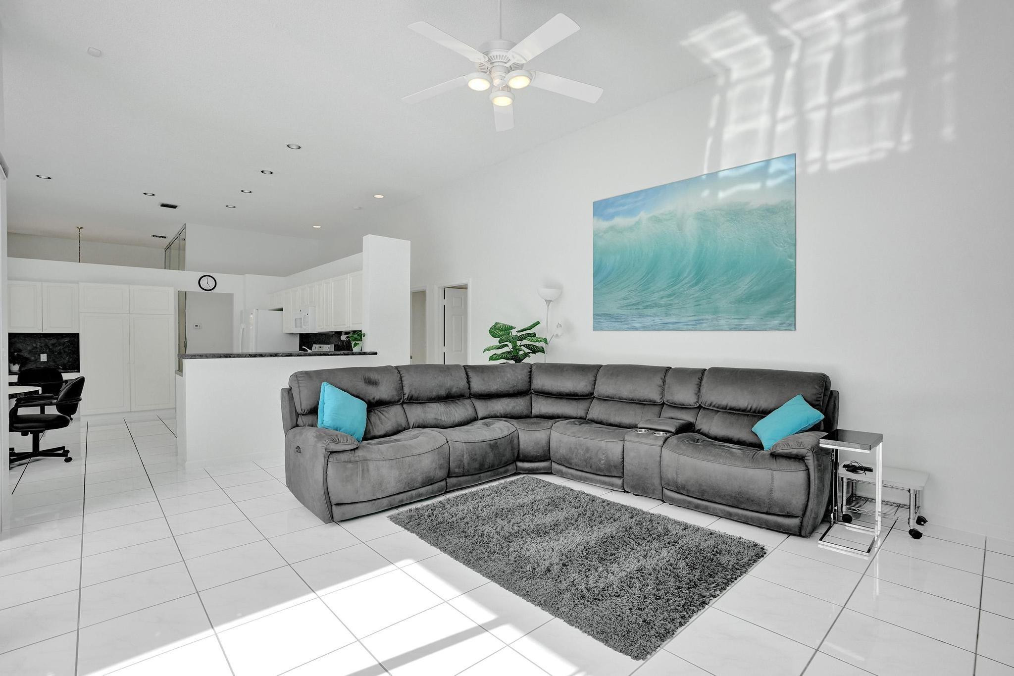 4863 Kensington Cir