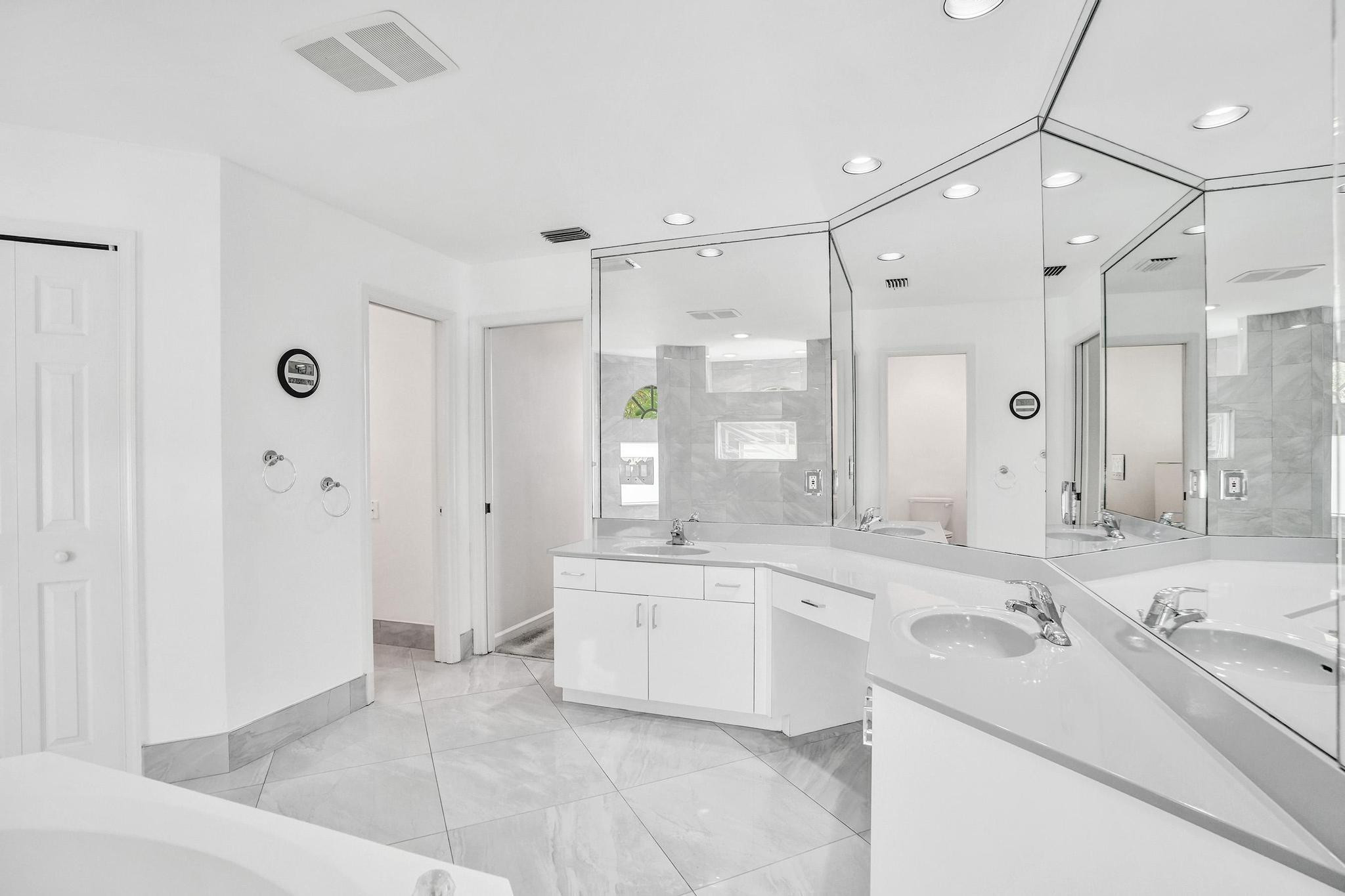 4863 Kensington Cir