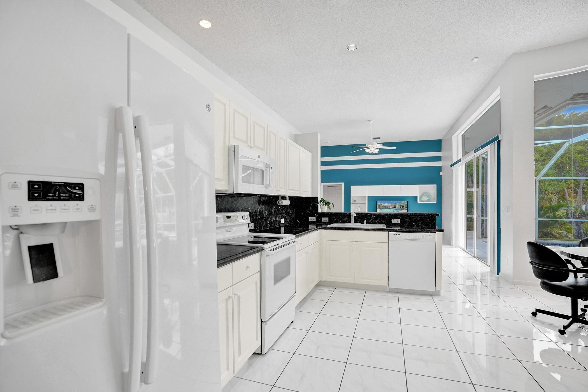 4863 Kensington Cir