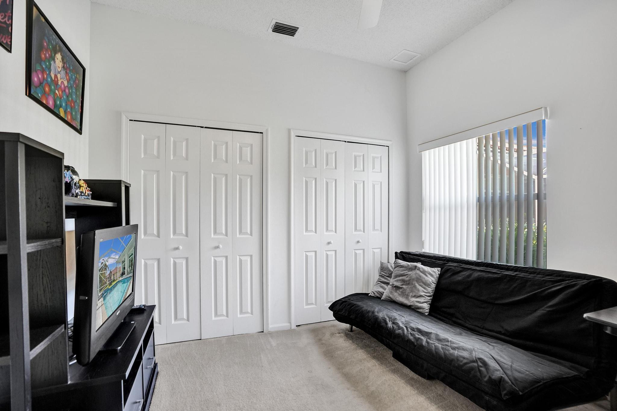 4863 Kensington Cir