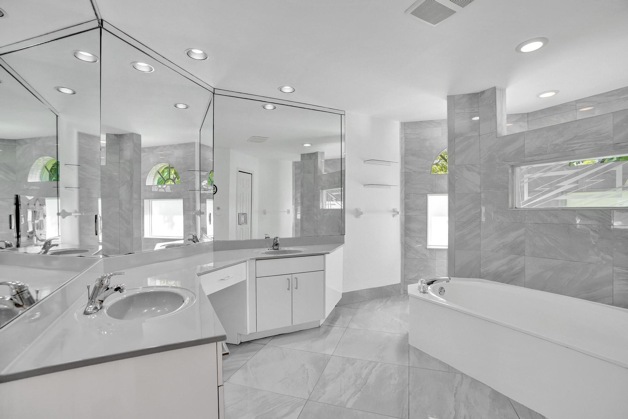 4863 Kensington Cir