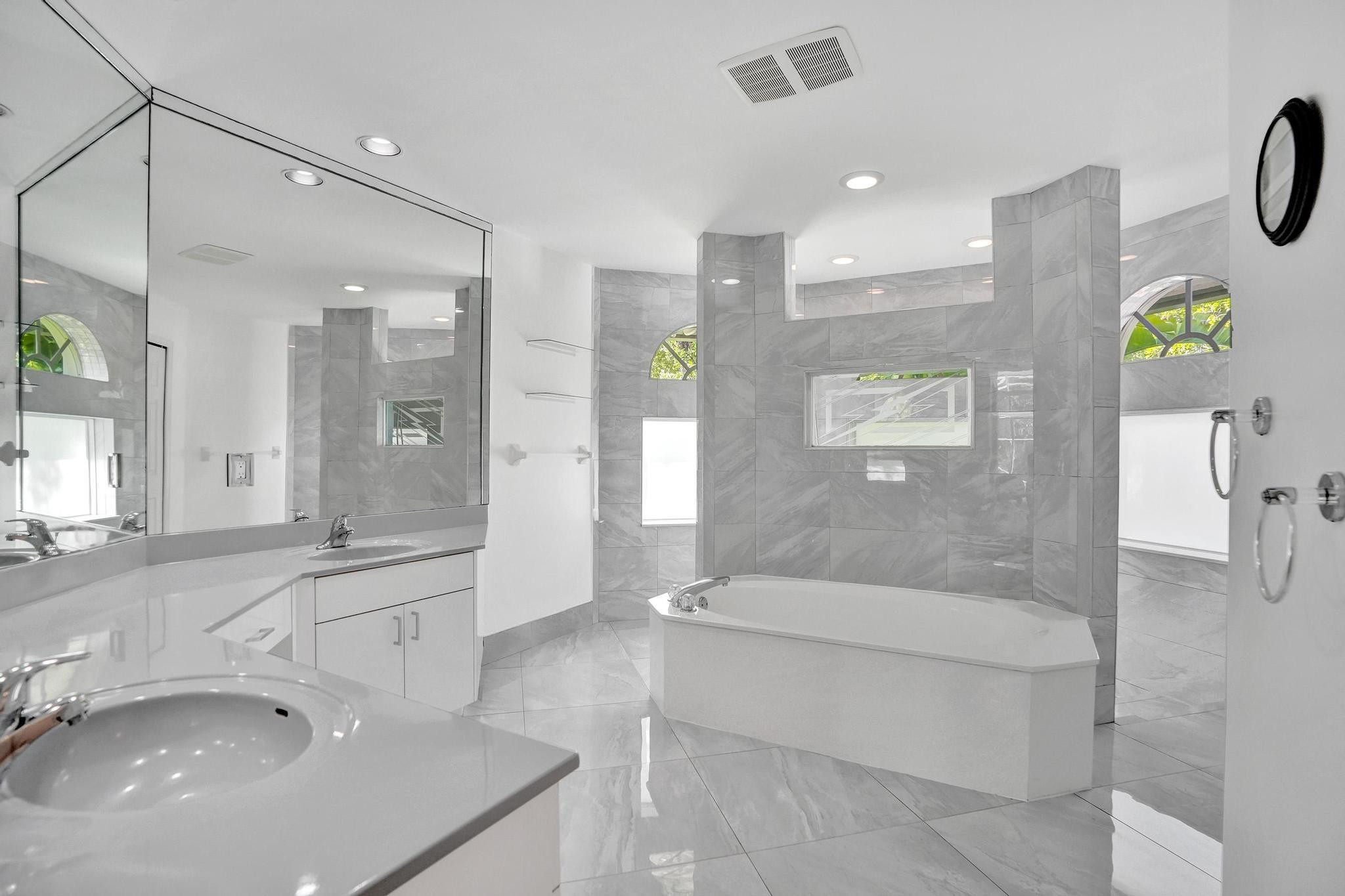 4863 Kensington Cir