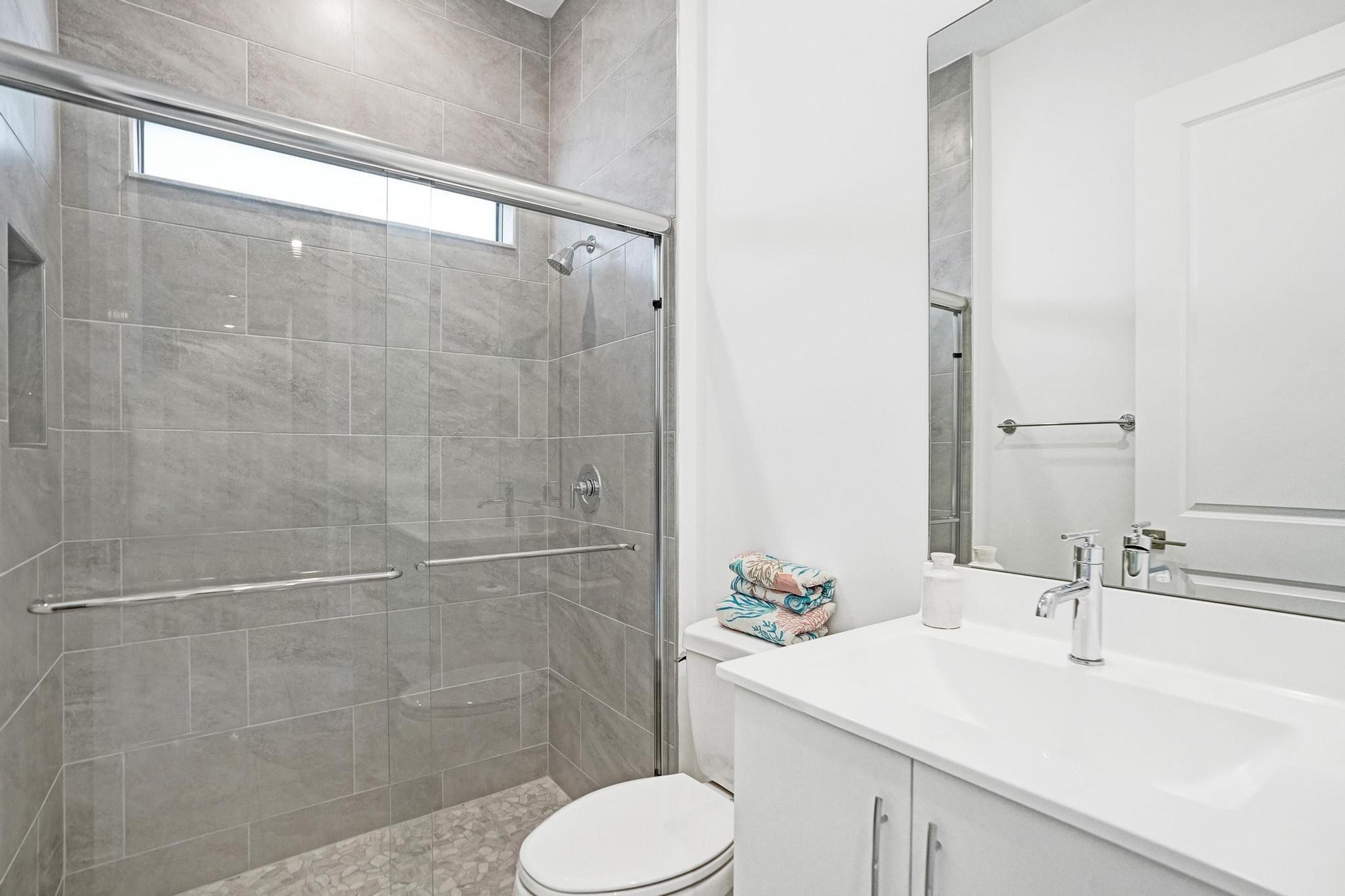 12855 Bayside Ct