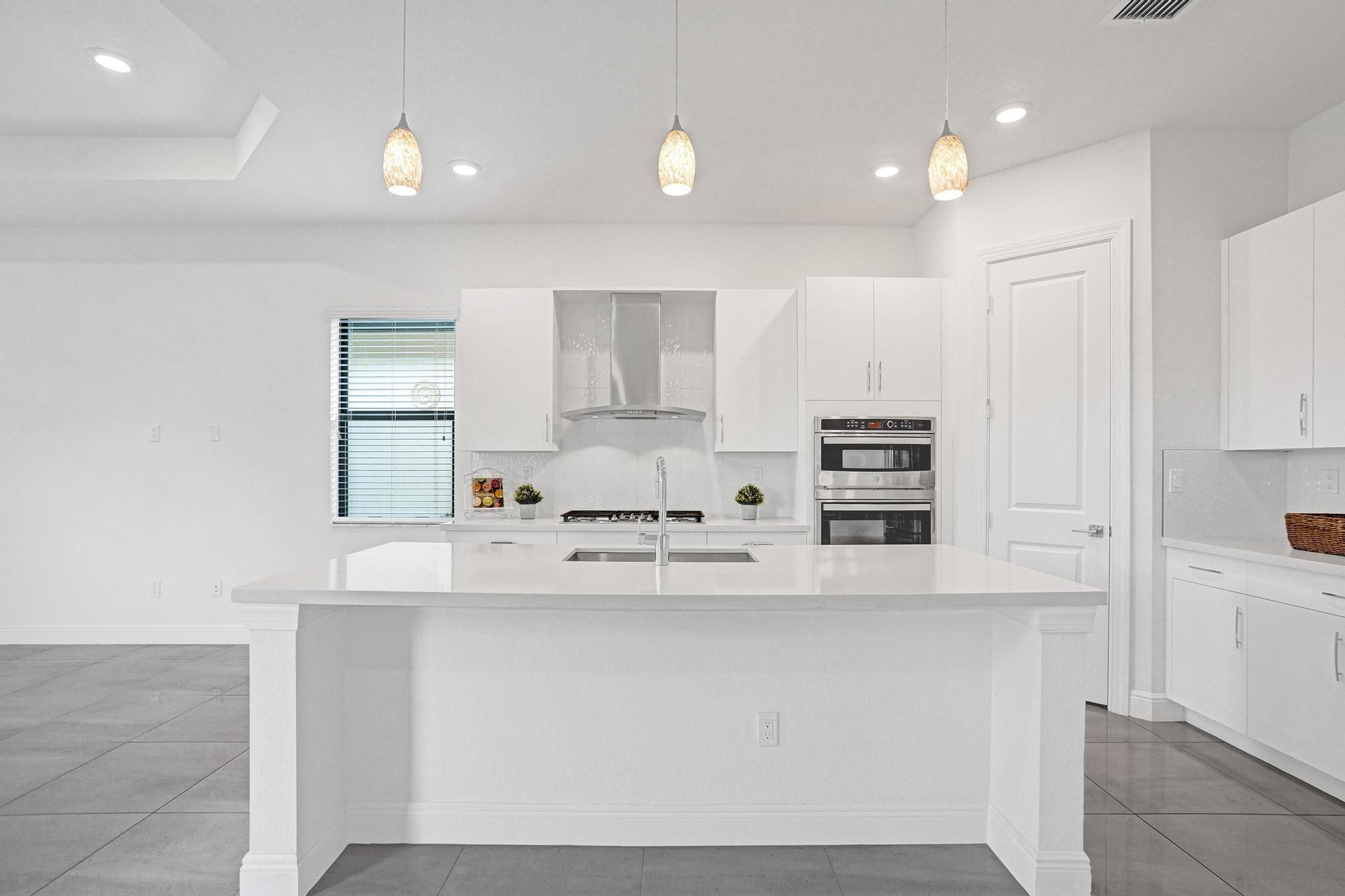 12855 Bayside Ct