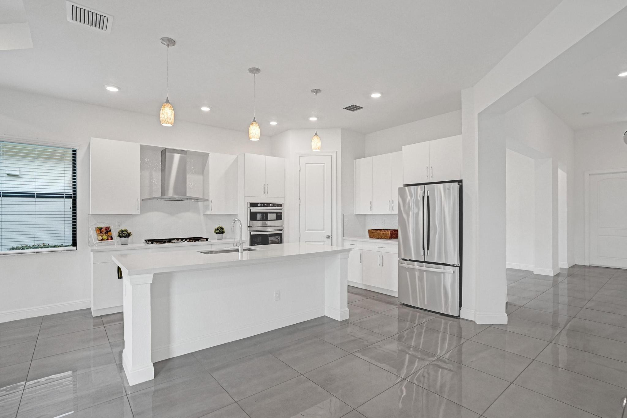 12855 Bayside Ct