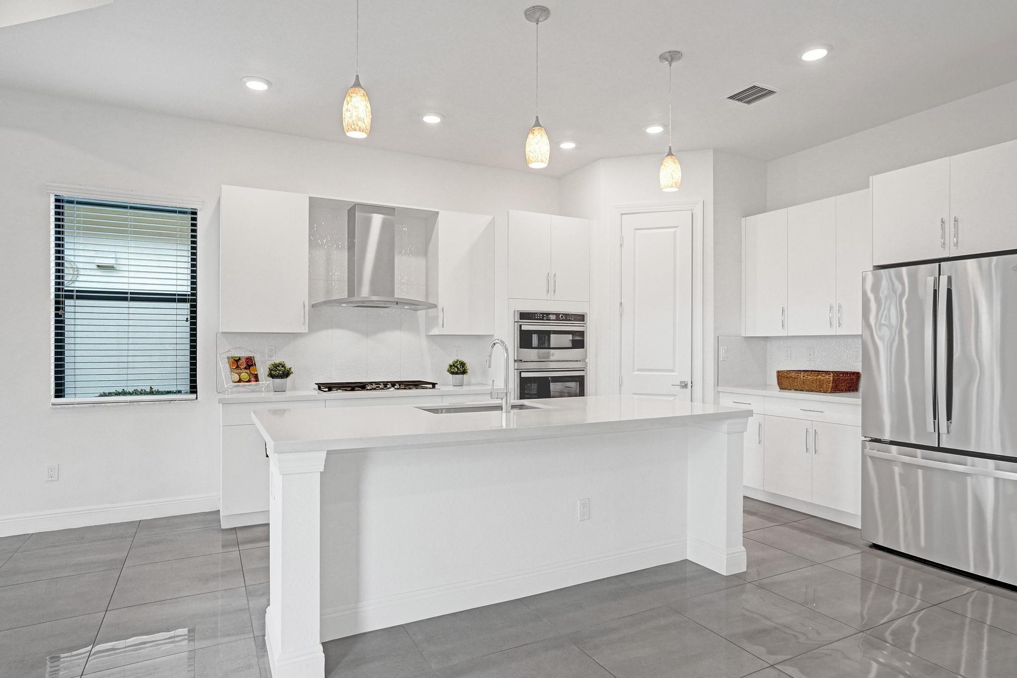 12855 Bayside Ct
