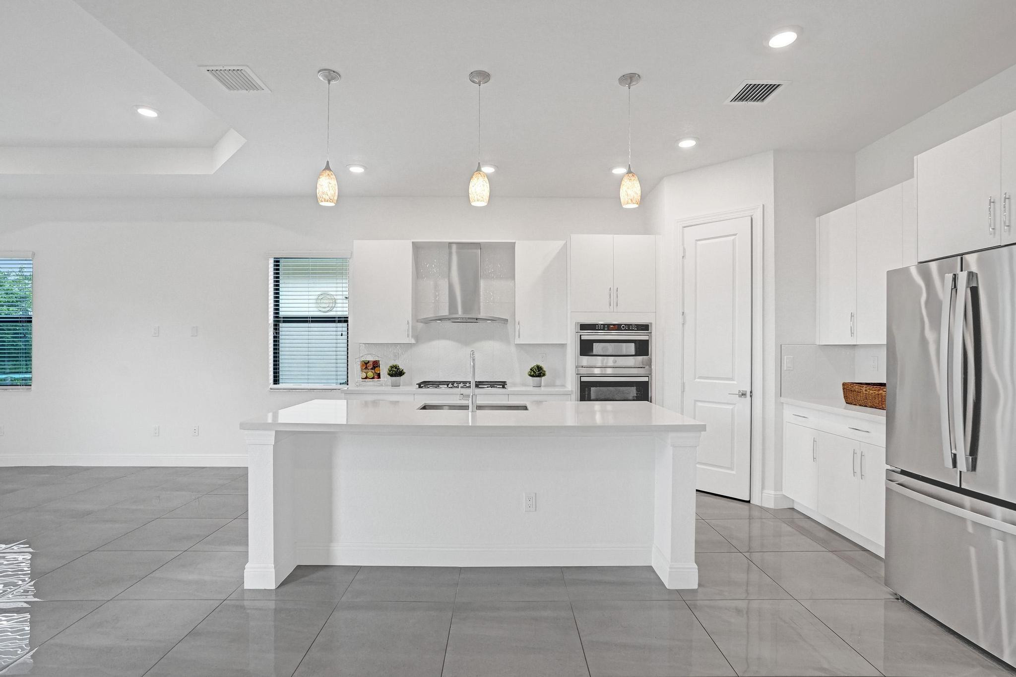 12855 Bayside Ct