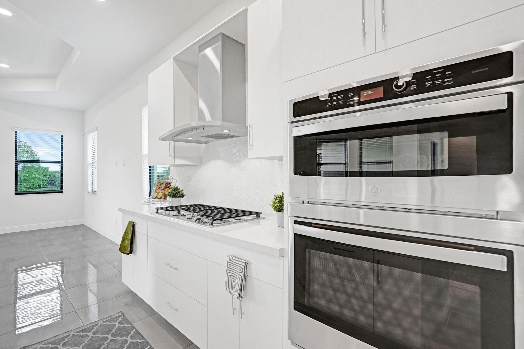 12855 Bayside Ct