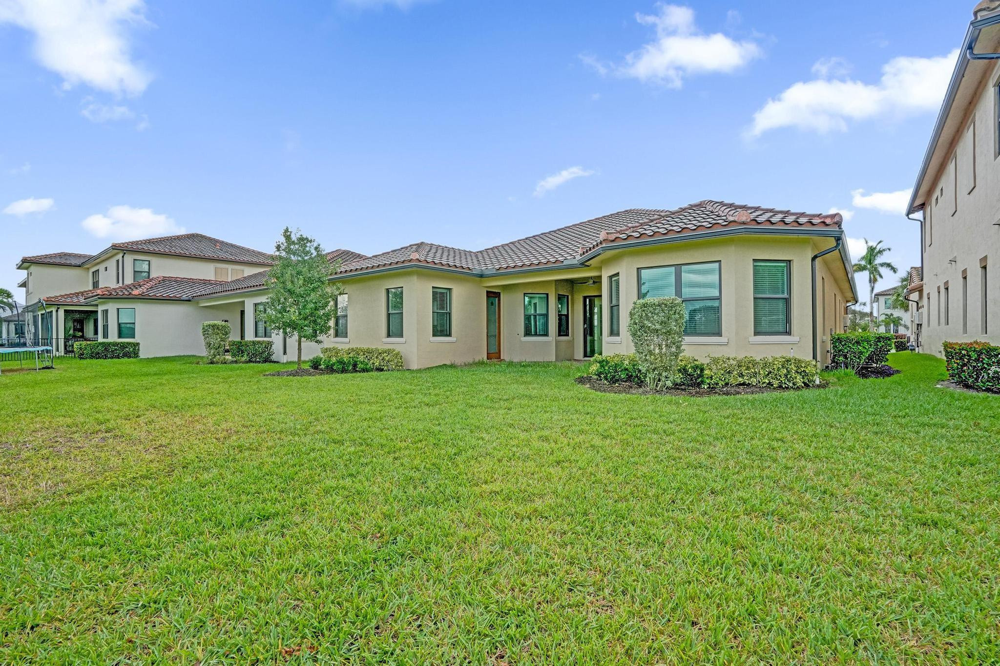 12855 Bayside Ct