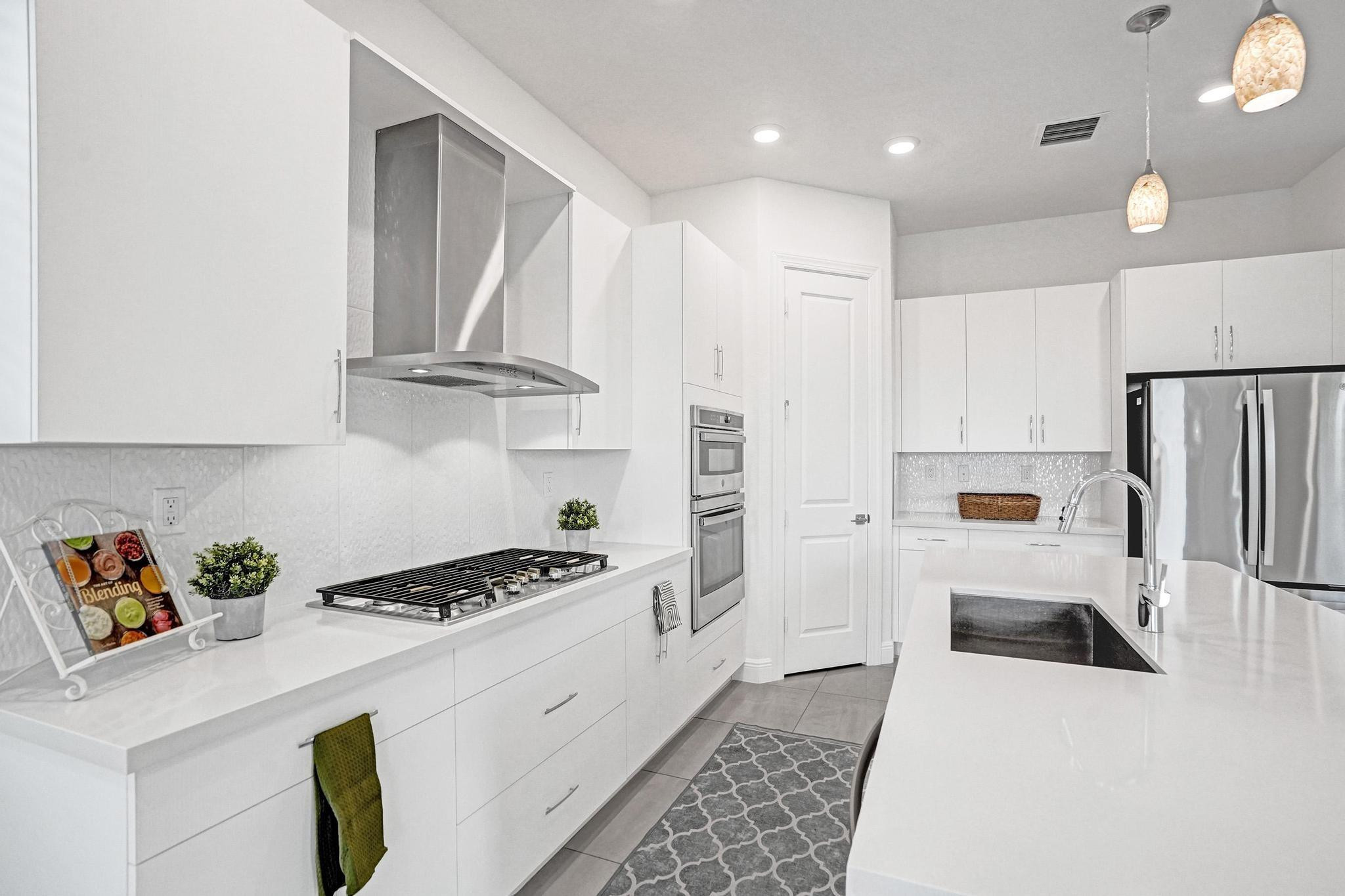 12855 Bayside Ct