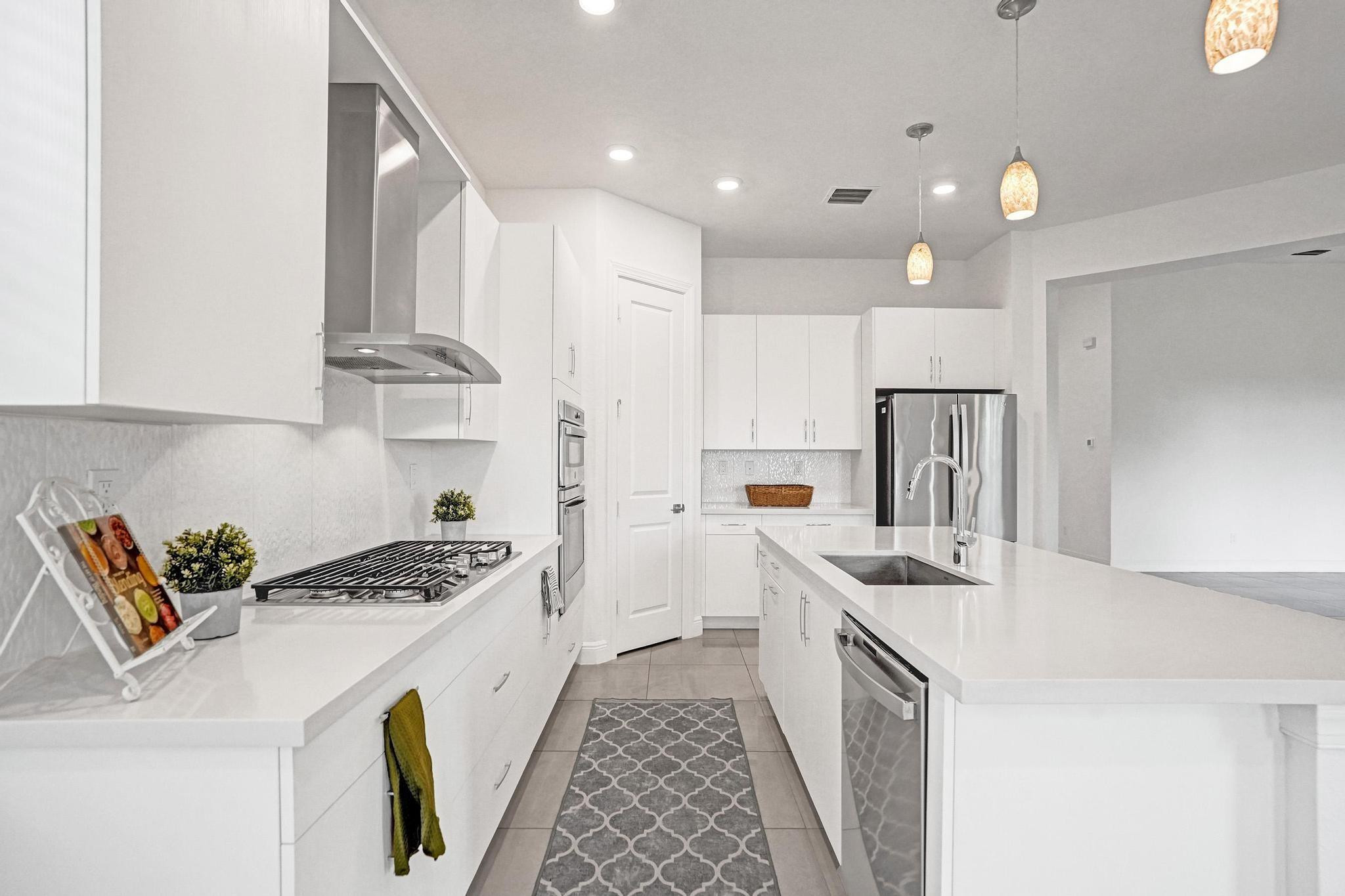 12855 Bayside Ct