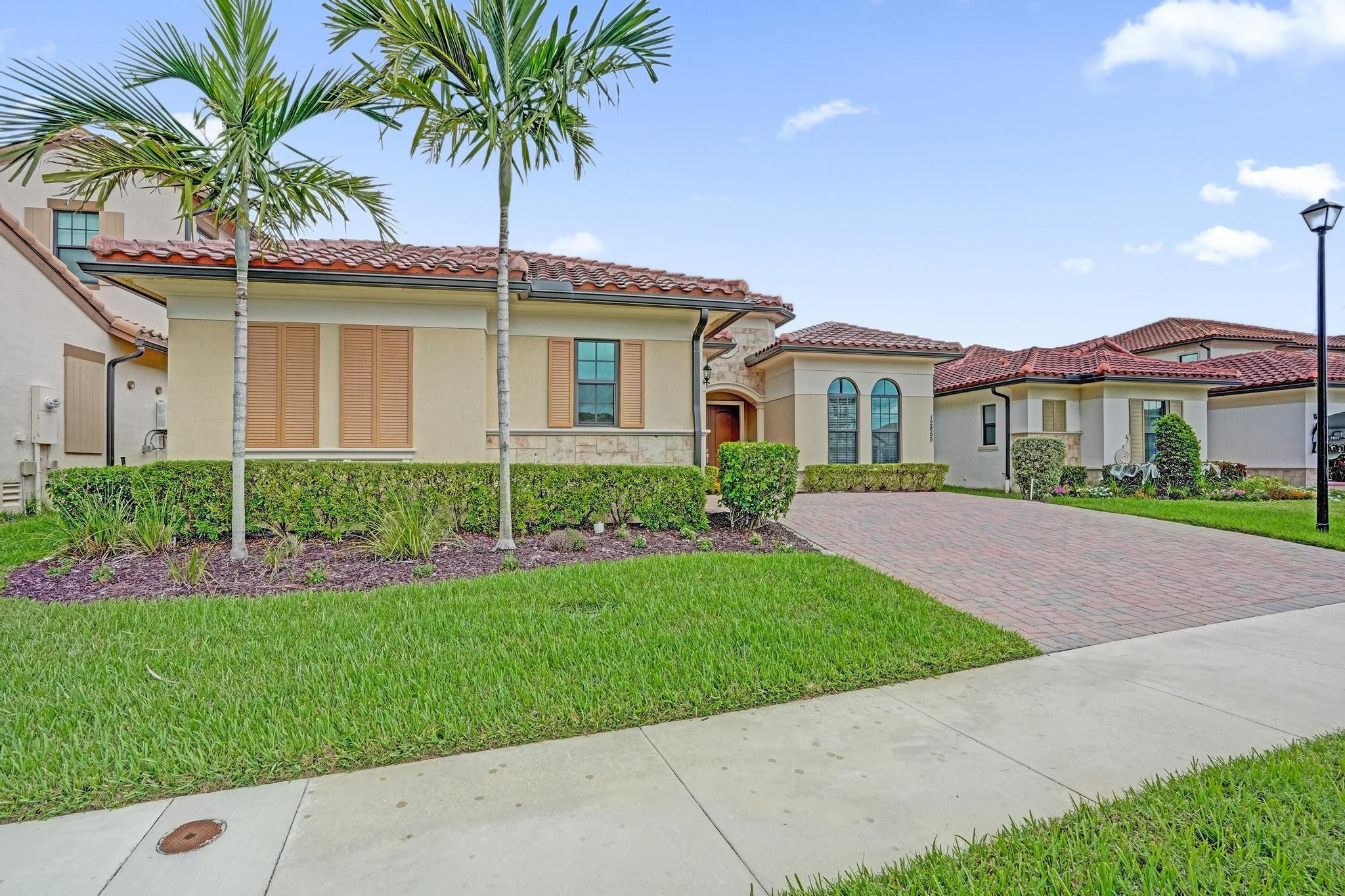 12855 Bayside Ct