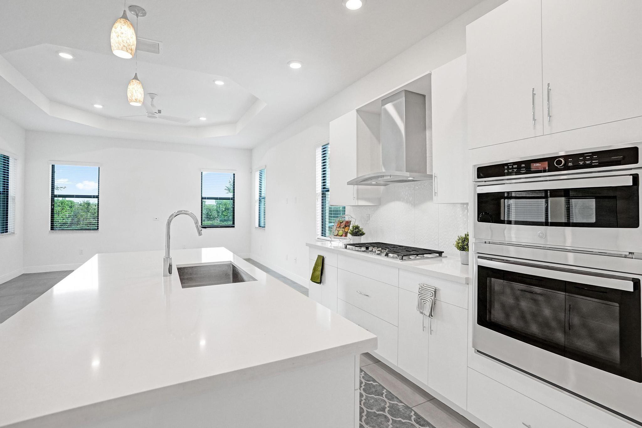 12855 Bayside Ct