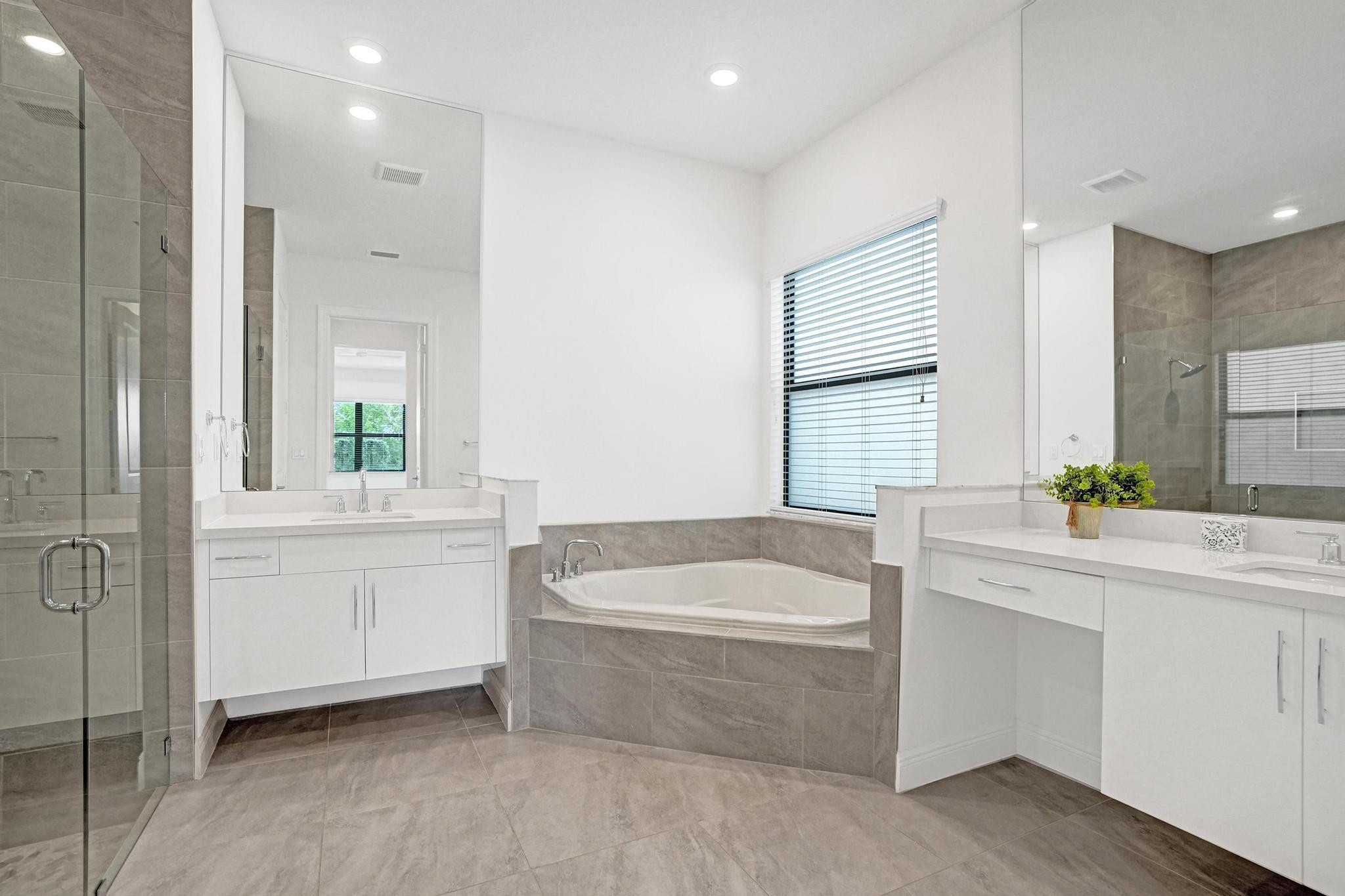 12855 Bayside Ct