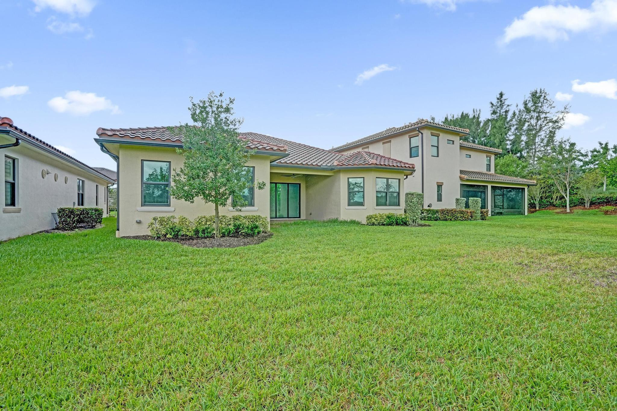 12855 Bayside Ct