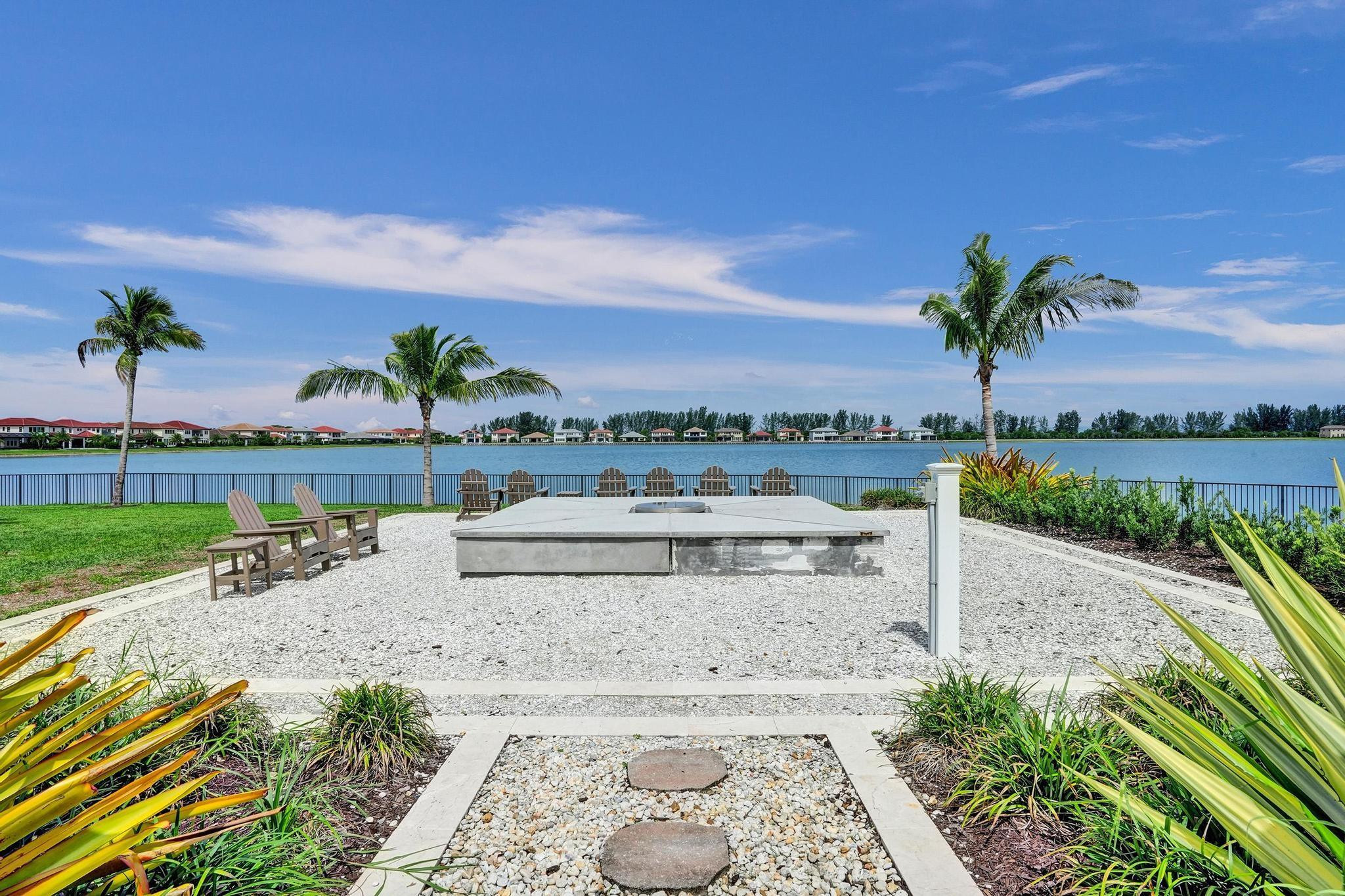 12855 Bayside Ct