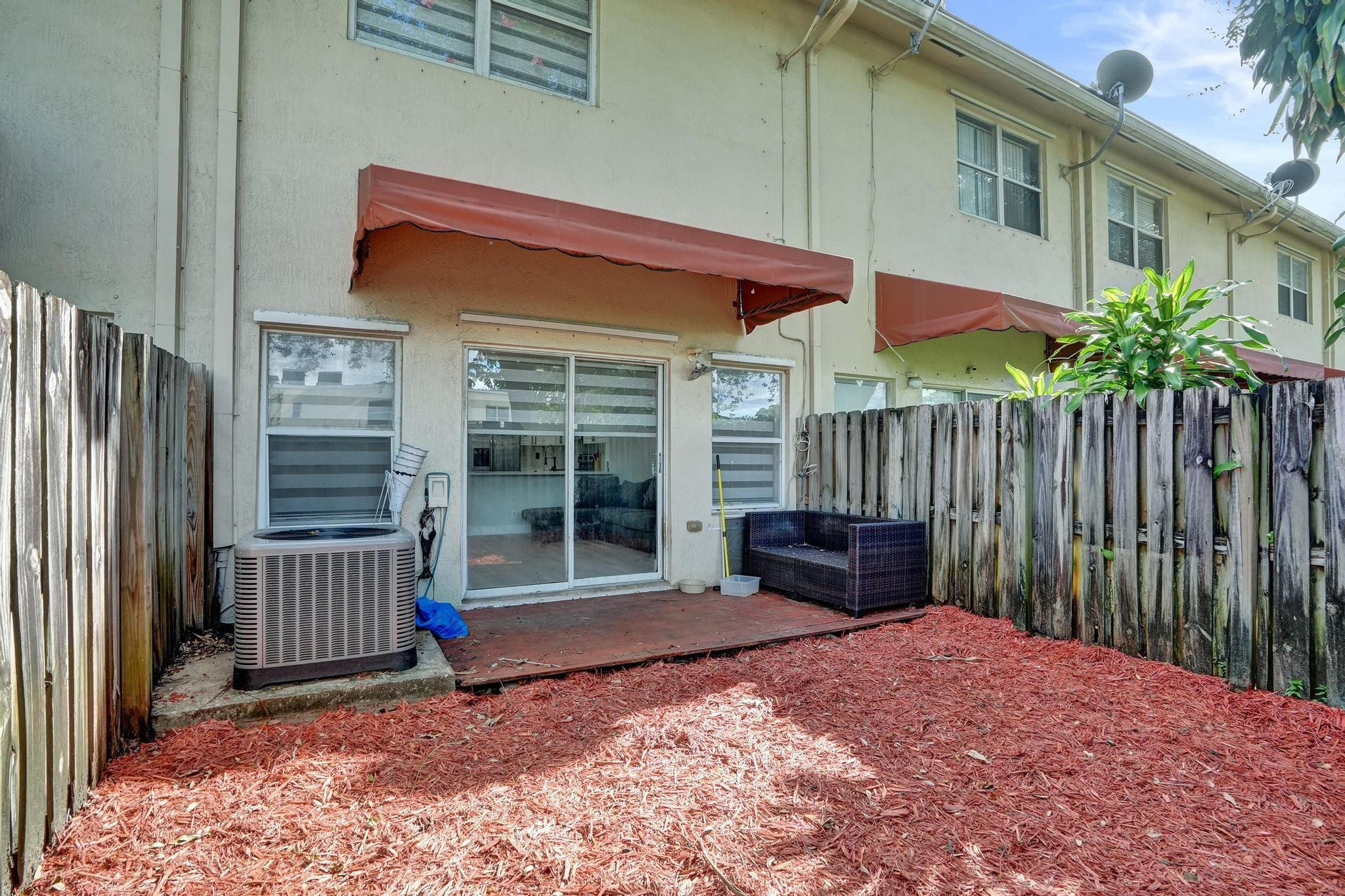 3305 NW 29th Ct