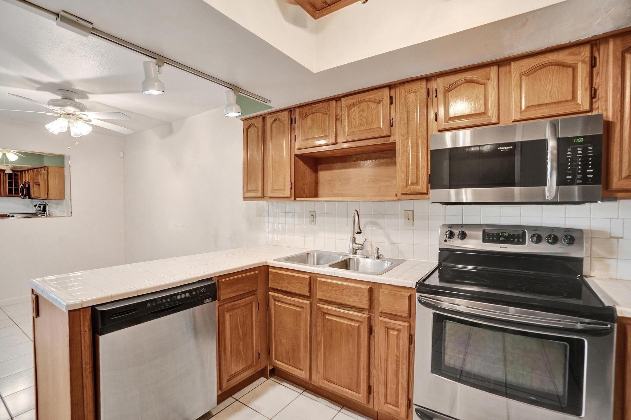 42 Canterbury Ln